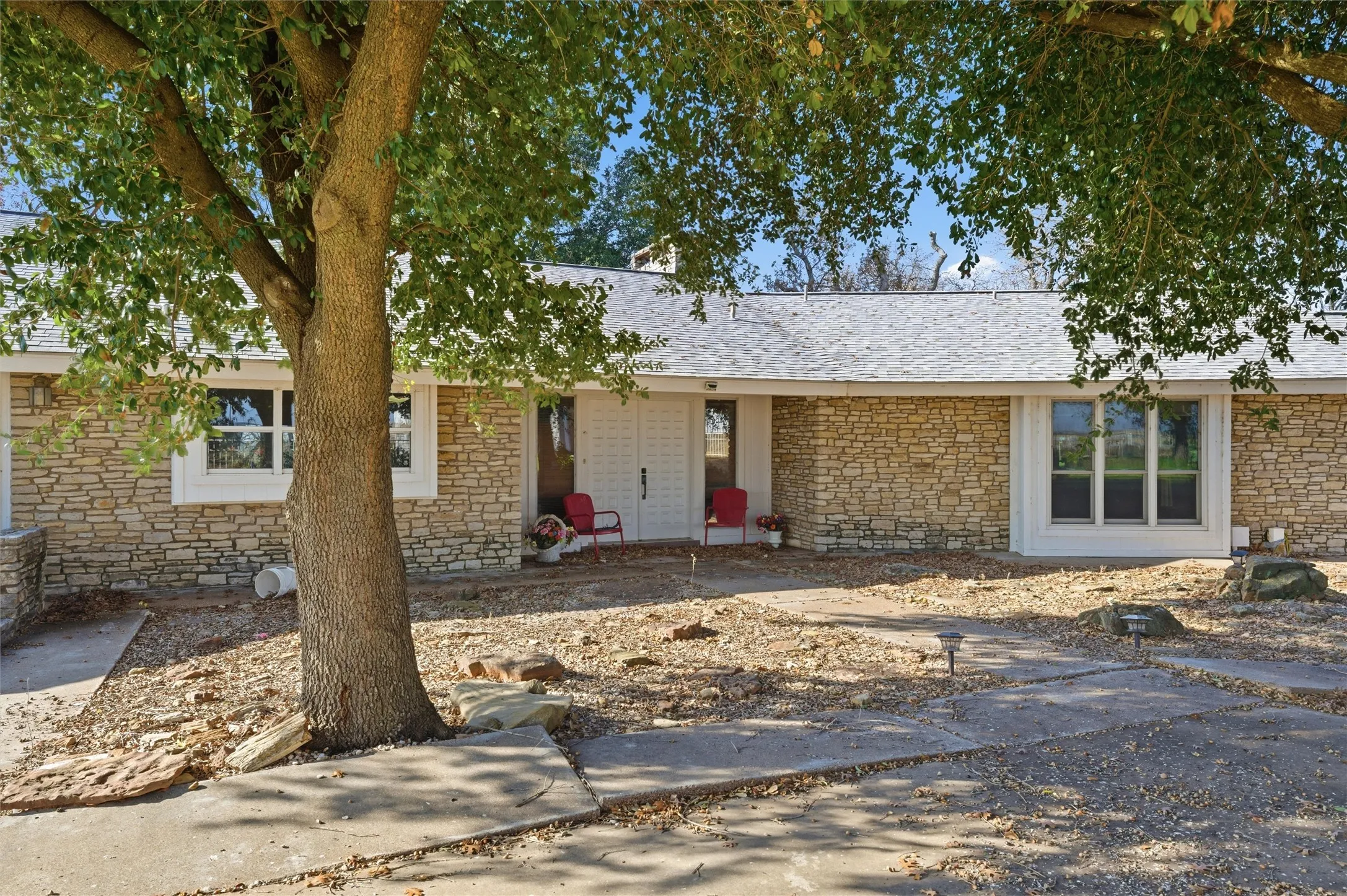 Farm For Sale in Comanche County , 5300 Highway 2247, De Leon, Texas 76444, 3 Bedrooms, 3 Bathrooms, 3 Garage spaces, 2,185 Sqft, built in 1988, Price $2,100,000, mls#21138429, Real Estate Agent in De Leon, Homes For Sale in Comanche county, Homes For Sale in De Leon, Realtor in De Leon Texas, Real Estate Brokerage Independent Realty Texas, Luminita Cordes Realtor
