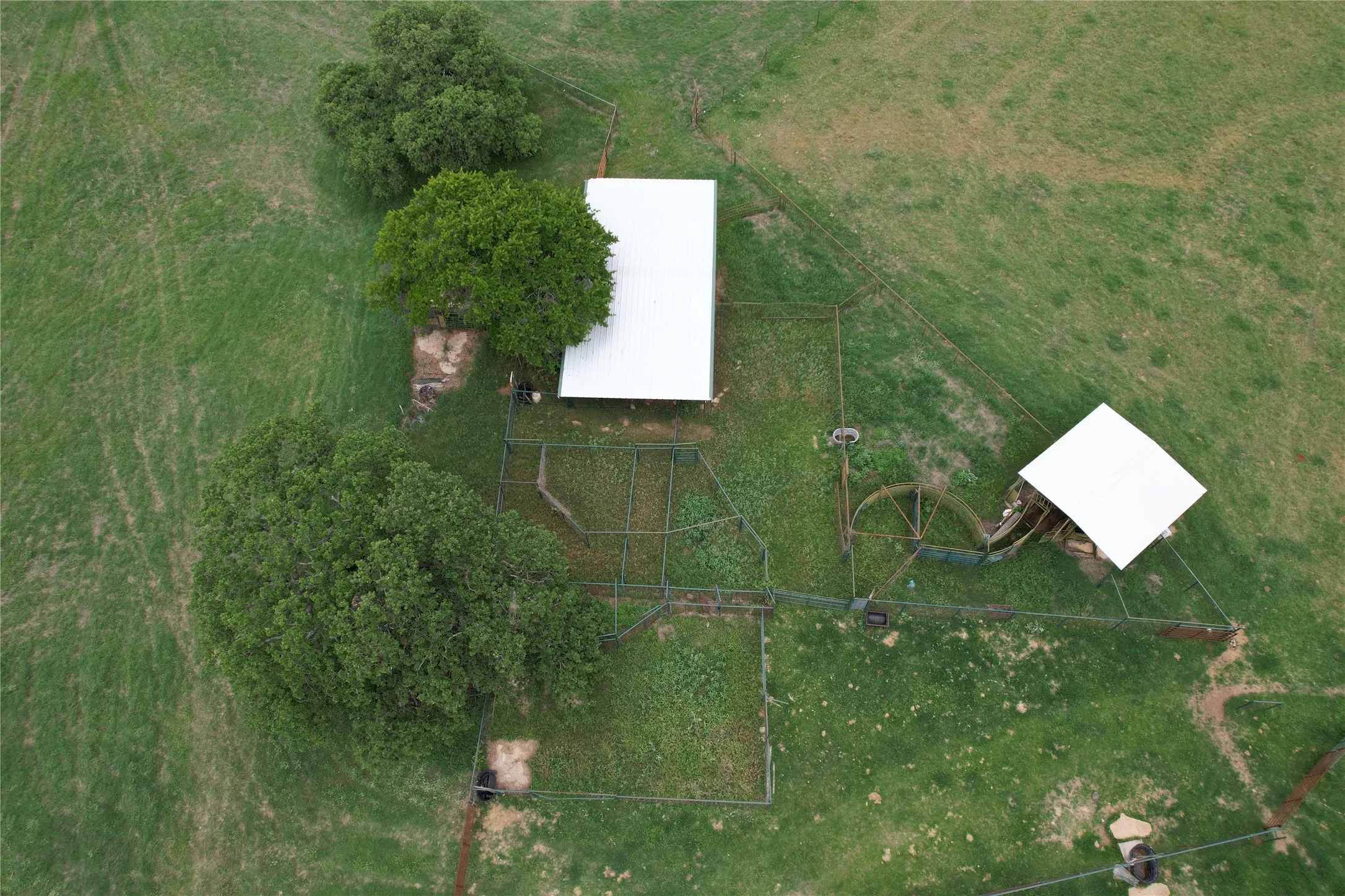 Farm For Sale in Comanche County , 5300 Highway 2247, De Leon, Texas 76444, 3 Bedrooms, 3 Bathrooms, 3 Garage spaces, 2,185 Sqft, built in 1988, Price $2,100,000, mls#21138429, Real Estate Agent in De Leon, Homes For Sale in Comanche county, Homes For Sale in De Leon, Realtor in De Leon Texas, Real Estate Brokerage Independent Realty Texas, Luminita Cordes Realtor
