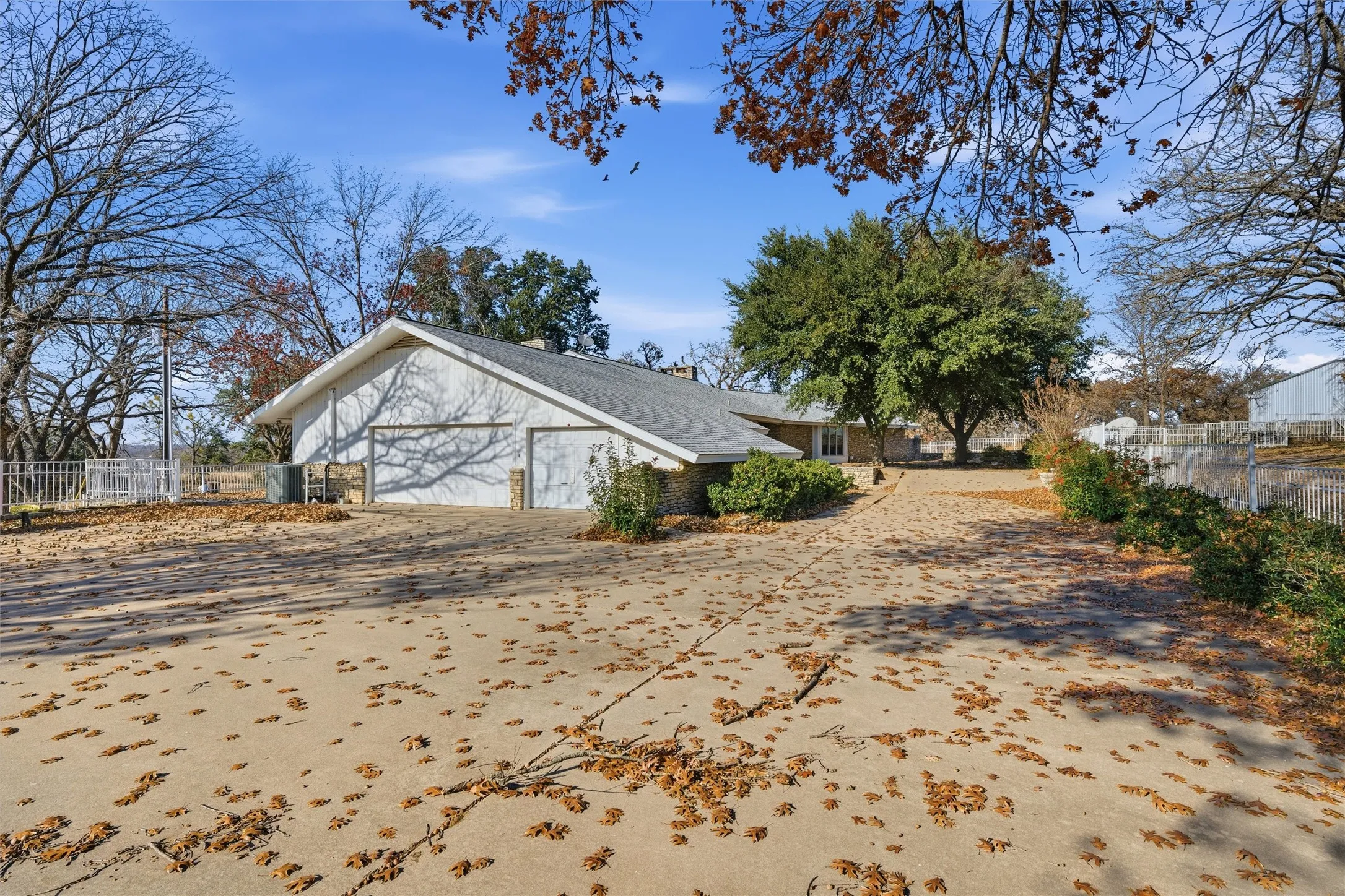 Farm For Sale in Comanche County , 5300 Highway 2247, De Leon, Texas 76444, 3 Bedrooms, 3 Bathrooms, 3 Garage spaces, 2,185 Sqft, built in 1988, Price $2,100,000, mls#21138429, Real Estate Agent in De Leon, Homes For Sale in Comanche county, Homes For Sale in De Leon, Realtor in De Leon Texas, Real Estate Brokerage Independent Realty Texas, Luminita Cordes Realtor