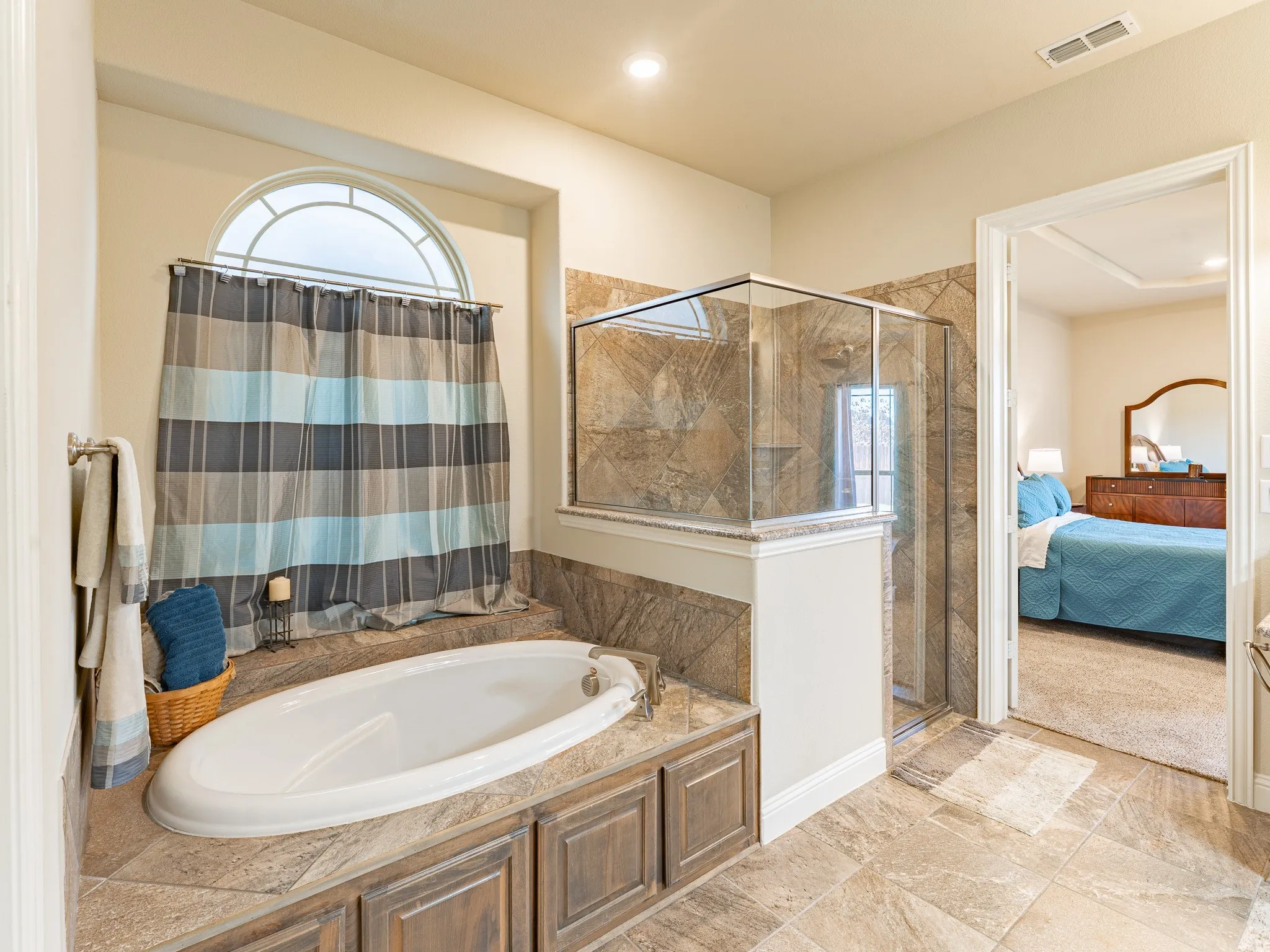 Single Family Residence For Sale in Ellis County , 2630 Flatbush Avenue, Midlothian, Texas 76065, 5 Bedroom, 5 Bathroom, 3 Garage spaces, 4,570 Sqft, built in 2019, mls#21138146, Real Estate Agent in Midlothian, Homes For Sale in Ellis county, Homes For Sale in Midlothian, Realtor in Midlothian Texas, Real Estate Brokerage Independent Realty Texas, Luminita Cordes Realtor