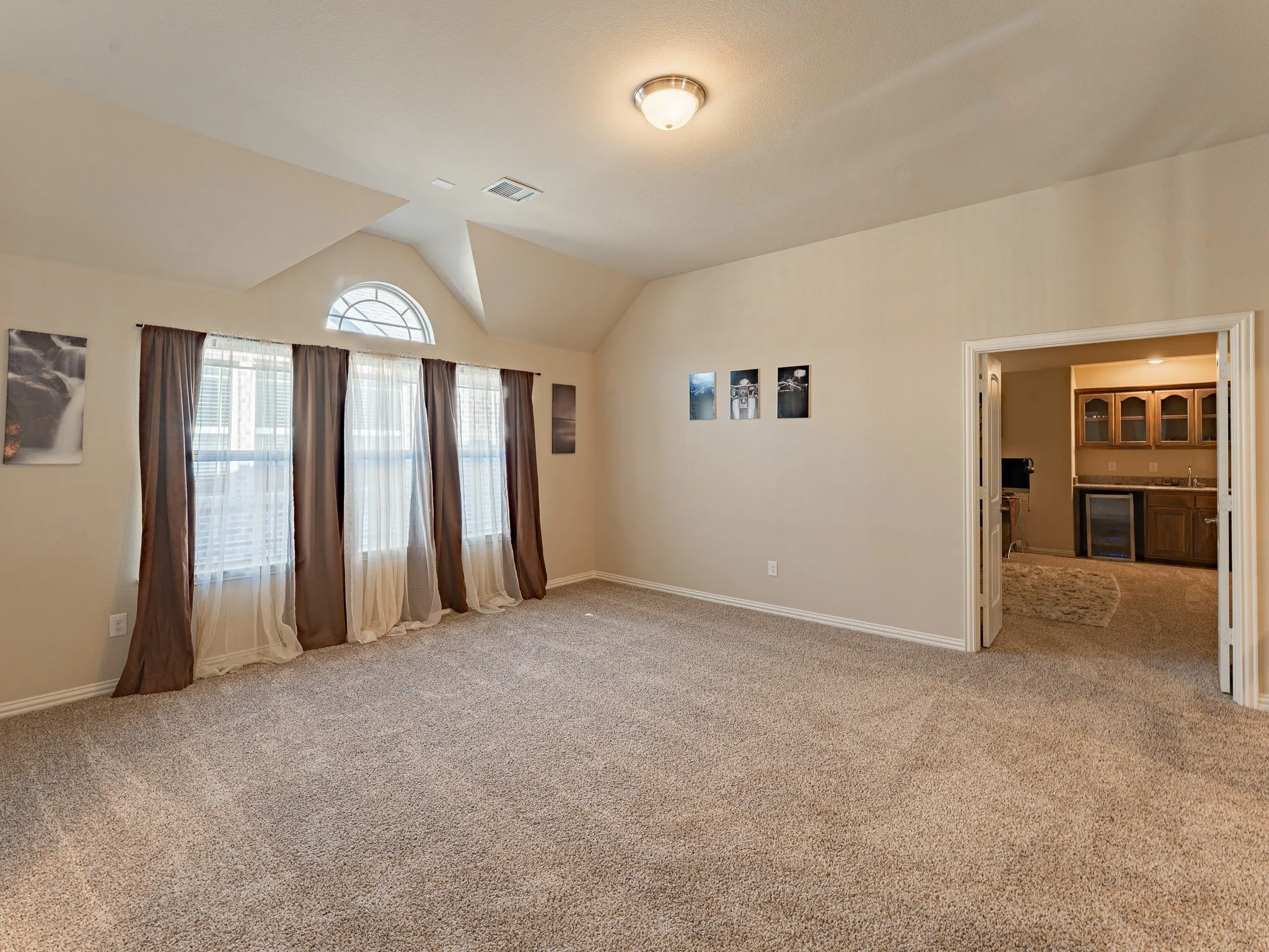 Single Family Residence For Sale in Ellis County , 2630 Flatbush Avenue, Midlothian, Texas 76065, 5 Bedroom, 5 Bathroom, 3 Garage spaces, 4,570 Sqft, built in 2019, mls#21138146, Real Estate Agent in Midlothian, Homes For Sale in Ellis county, Homes For Sale in Midlothian, Realtor in Midlothian Texas, Real Estate Brokerage Independent Realty Texas, Luminita Cordes Realtor