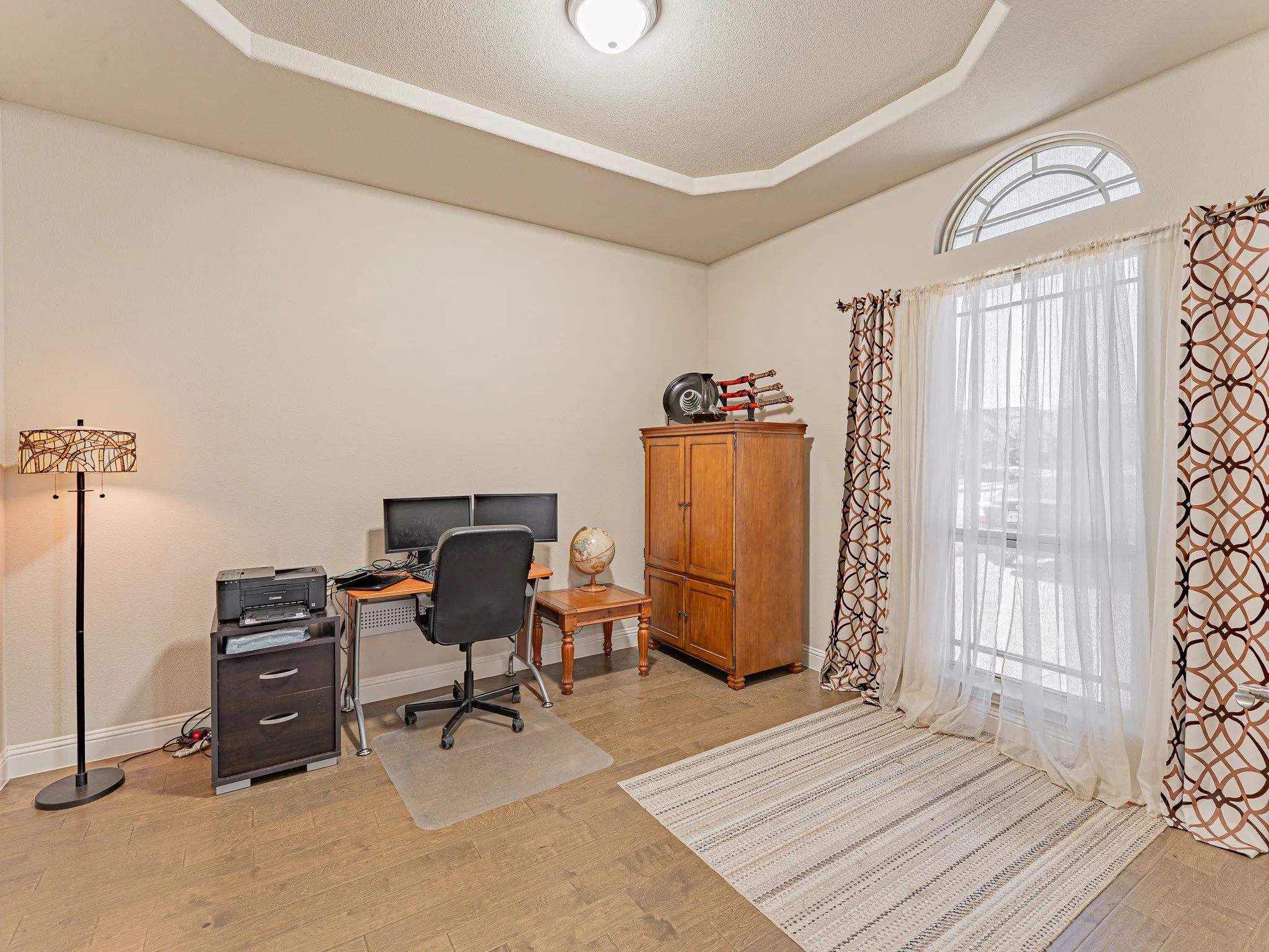 Flex-bonus room, or 6th bedroom!