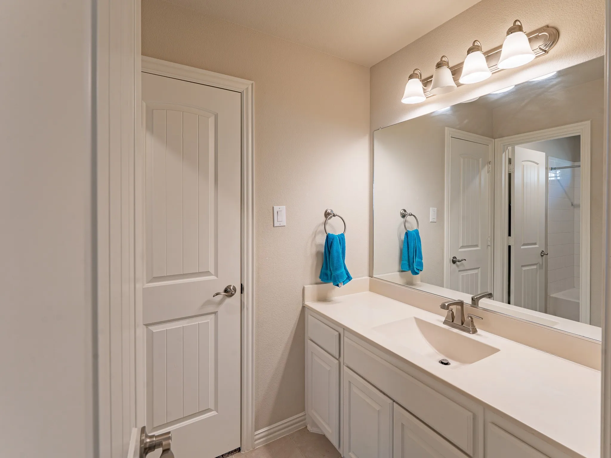 Single Family Residence For Sale in Ellis County , 2630 Flatbush Avenue, Midlothian, Texas 76065, 5 Bedroom, 5 Bathroom, 3 Garage spaces, 4,570 Sqft, built in 2019, mls#21138146, Real Estate Agent in Midlothian, Homes For Sale in Ellis county, Homes For Sale in Midlothian, Realtor in Midlothian Texas, Real Estate Brokerage Independent Realty Texas, Luminita Cordes Realtor