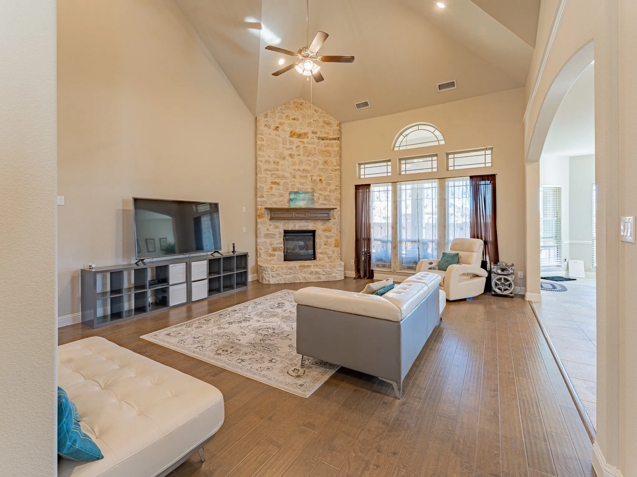 Single Family Residence For Sale in Ellis County , 2630 Flatbush Avenue, Midlothian, Texas 76065, 5 Bedroom, 5 Bathroom, 3 Garage spaces, 4,570 Sqft, built in 2019, mls#21138146, Real Estate Agent in Midlothian, Homes For Sale in Ellis county, Homes For Sale in Midlothian, Realtor in Midlothian Texas, Real Estate Brokerage Independent Realty Texas, Luminita Cordes Realtor