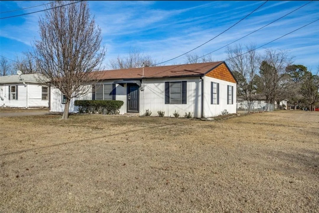 Single Family Residence For Sale in Hunt County , 6007 Colorado Street, Greenville, Texas 75402, 3 Bedroom, 1 Bathroom, Garage spaces, 1,215 Sqft, built in 1975, Preowned, mls#21138590, Real Estate Agent in Greenville, Homes For Sale in Hunt county, Homes For Sale in Greenville, Realtor in Greenville Texas, Real Estate Brokerage Independent Realty Texas, Luminita Cordes Realtor