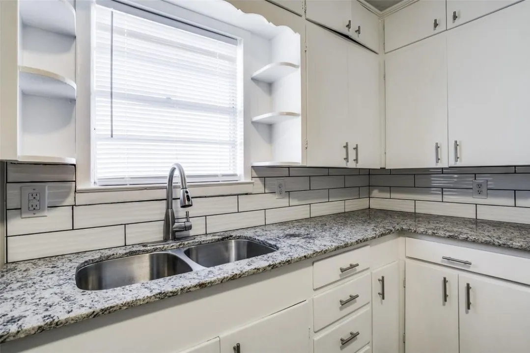 Single Family Residence For Sale in Hunt County , 6007 Colorado Street, Greenville, Texas 75402, 3 Bedroom, 1 Bathroom, Garage spaces, 1,215 Sqft, built in 1975, Preowned, mls#21138590, Real Estate Agent in Greenville, Homes For Sale in Hunt county, Homes For Sale in Greenville, Realtor in Greenville Texas, Real Estate Brokerage Independent Realty Texas, Luminita Cordes Realtor