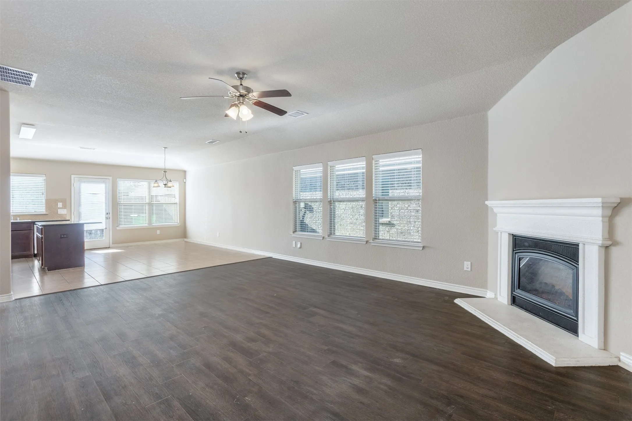 Single Family Residence For Sale in Denton County , 1408 Villa Paloma Boulevard, Little Elm, Texas 75068, 4 Bedroom, 3 Bathroom, 2 Garage spaces, 2,018 Sqft, built in 2013, Preowned, mls#21138604, Real Estate Agent in Little Elm, Homes For Sale in Denton county, Homes For Sale in Little Elm, Realtor in Little Elm Texas, Real Estate Brokerage Independent Realty Texas, Luminita Cordes Realtor