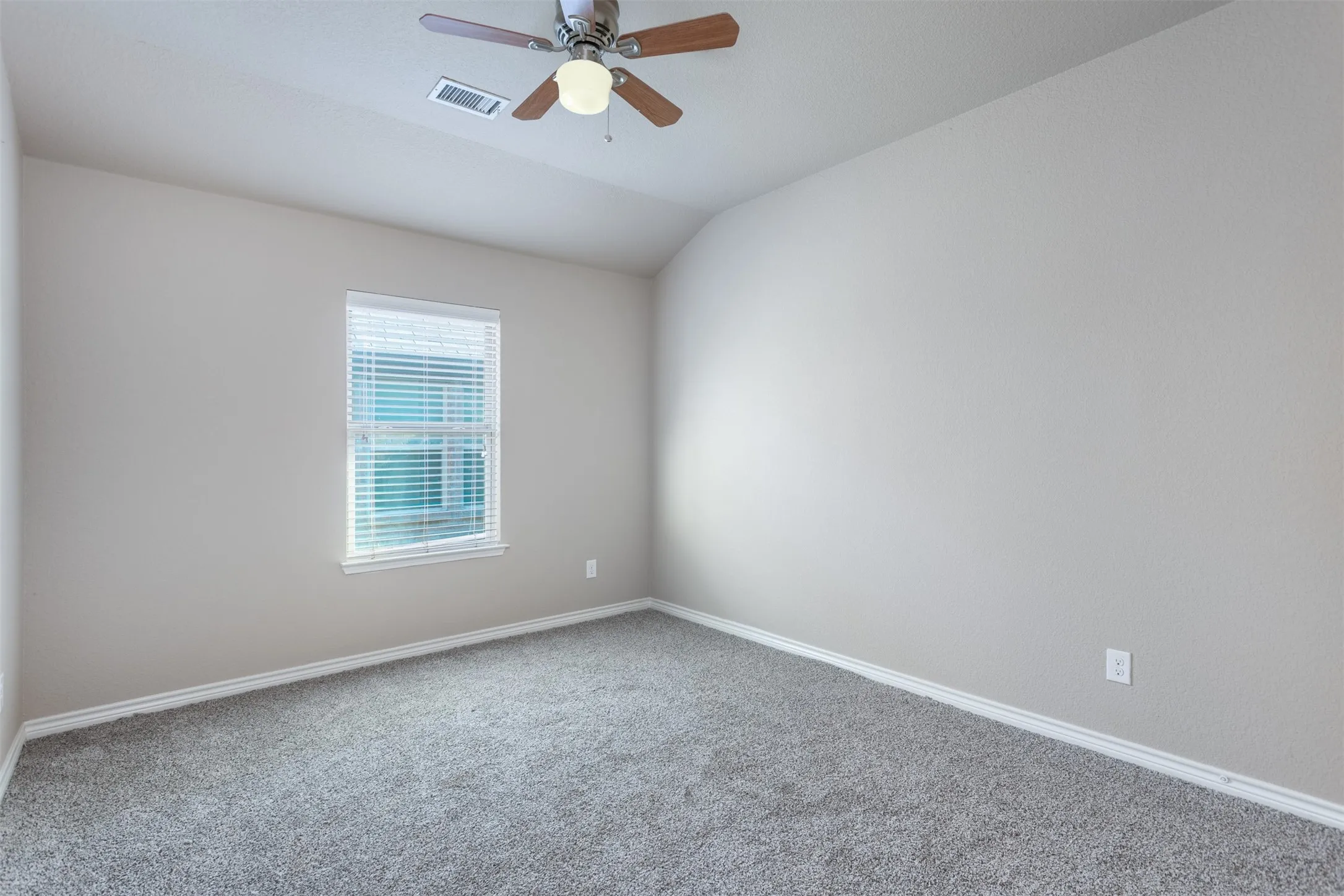 Single Family Residence For Sale in Denton County , 1408 Villa Paloma Boulevard, Little Elm, Texas 75068, 4 Bedroom, 3 Bathroom, 2 Garage spaces, 2,018 Sqft, built in 2013, Preowned, mls#21138604, Real Estate Agent in Little Elm, Homes For Sale in Denton county, Homes For Sale in Little Elm, Realtor in Little Elm Texas, Real Estate Brokerage Independent Realty Texas, Luminita Cordes Realtor