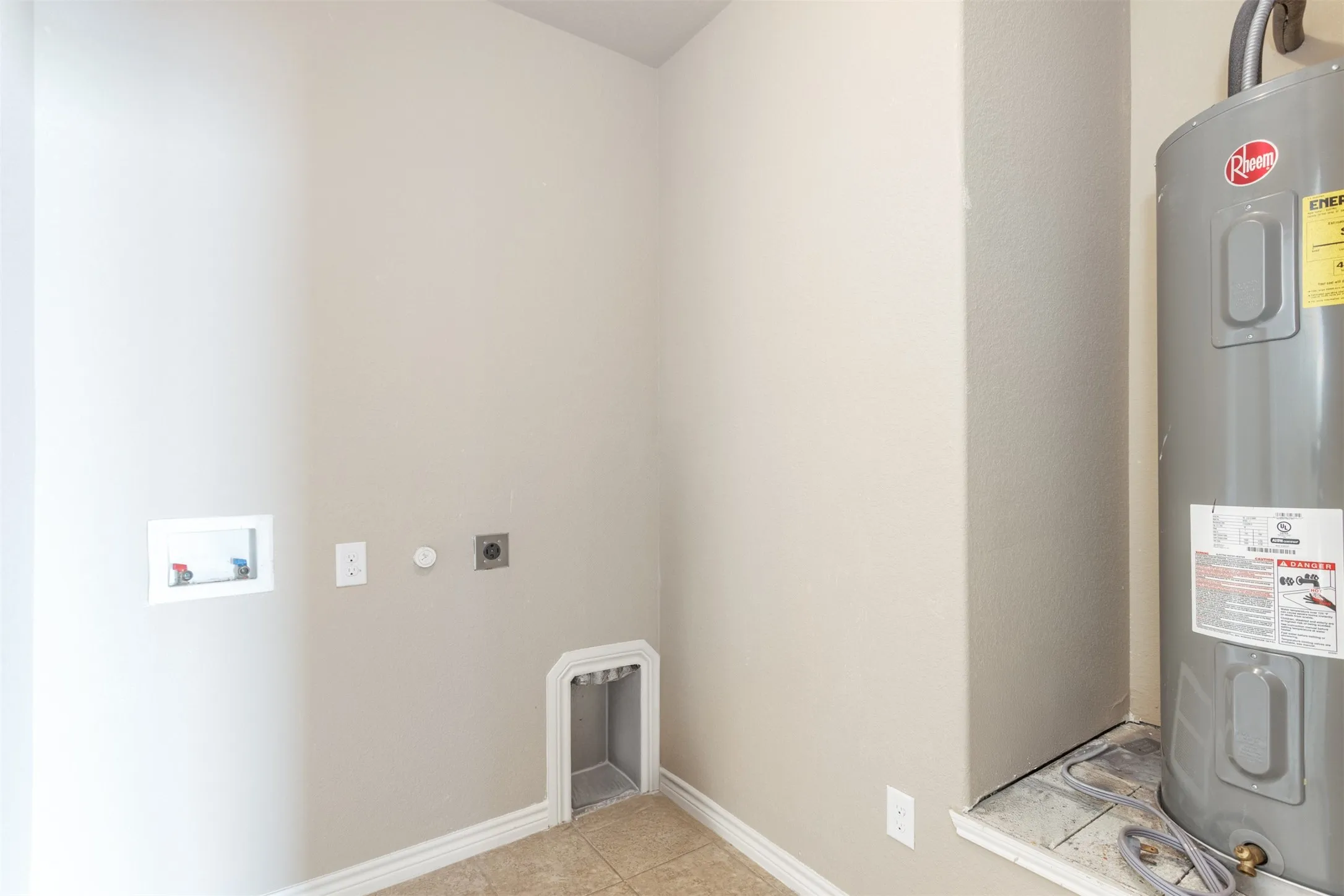 Single Family Residence For Sale in Denton County , 1408 Villa Paloma Boulevard, Little Elm, Texas 75068, 4 Bedroom, 3 Bathroom, 2 Garage spaces, 2,018 Sqft, built in 2013, Preowned, mls#21138604, Real Estate Agent in Little Elm, Homes For Sale in Denton county, Homes For Sale in Little Elm, Realtor in Little Elm Texas, Real Estate Brokerage Independent Realty Texas, Luminita Cordes Realtor