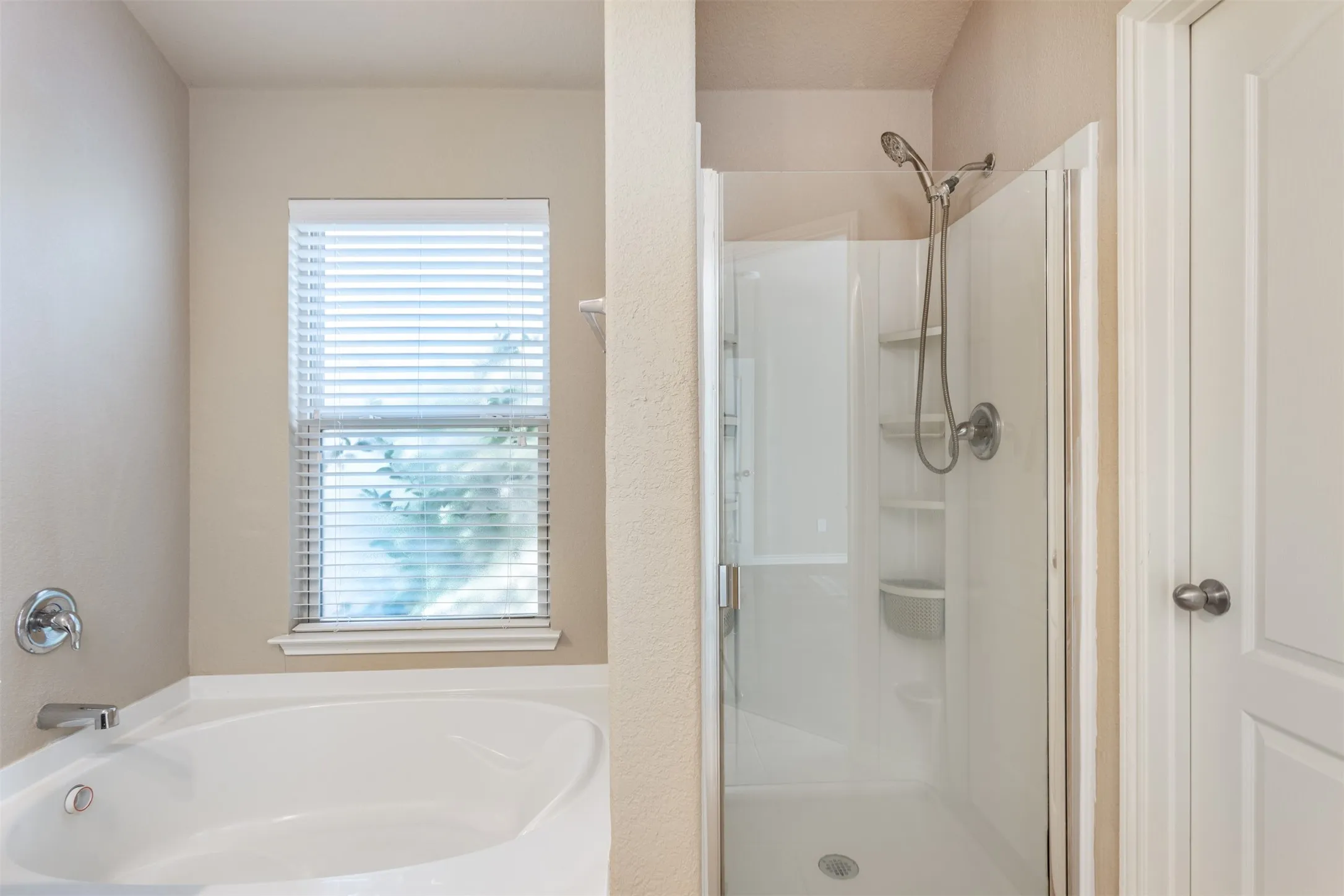Single Family Residence For Sale in Denton County , 1408 Villa Paloma Boulevard, Little Elm, Texas 75068, 4 Bedroom, 3 Bathroom, 2 Garage spaces, 2,018 Sqft, built in 2013, Preowned, mls#21138604, Real Estate Agent in Little Elm, Homes For Sale in Denton county, Homes For Sale in Little Elm, Realtor in Little Elm Texas, Real Estate Brokerage Independent Realty Texas, Luminita Cordes Realtor