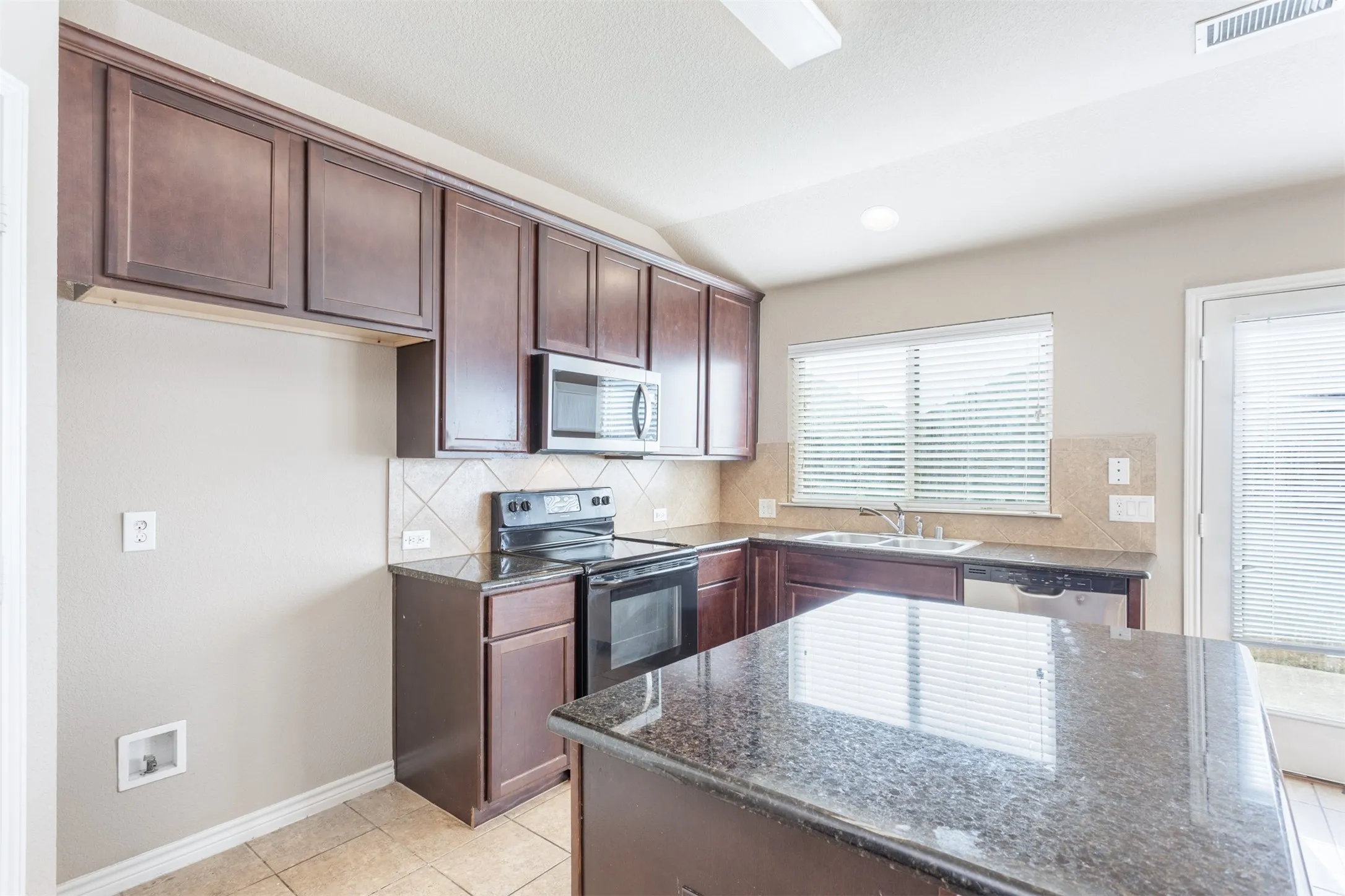 Single Family Residence For Sale in Denton County , 1408 Villa Paloma Boulevard, Little Elm, Texas 75068, 4 Bedroom, 3 Bathroom, 2 Garage spaces, 2,018 Sqft, built in 2013, Preowned, mls#21138604, Real Estate Agent in Little Elm, Homes For Sale in Denton county, Homes For Sale in Little Elm, Realtor in Little Elm Texas, Real Estate Brokerage Independent Realty Texas, Luminita Cordes Realtor