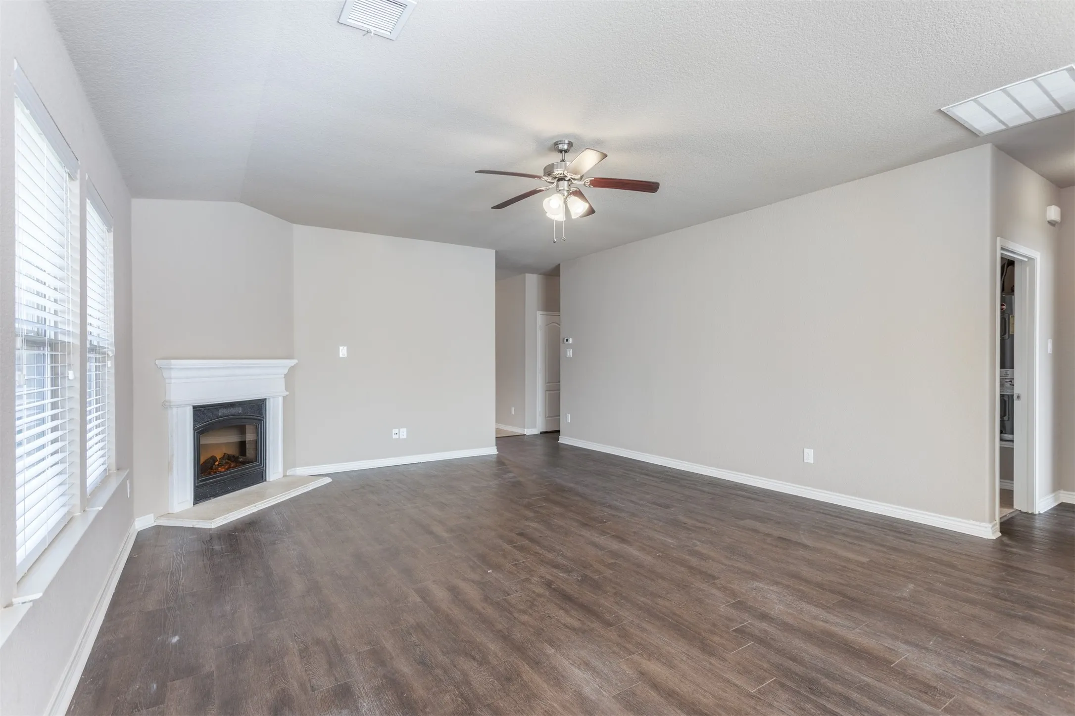 Single Family Residence For Sale in Denton County , 1408 Villa Paloma Boulevard, Little Elm, Texas 75068, 4 Bedroom, 3 Bathroom, 2 Garage spaces, 2,018 Sqft, built in 2013, Preowned, mls#21138604, Real Estate Agent in Little Elm, Homes For Sale in Denton county, Homes For Sale in Little Elm, Realtor in Little Elm Texas, Real Estate Brokerage Independent Realty Texas, Luminita Cordes Realtor