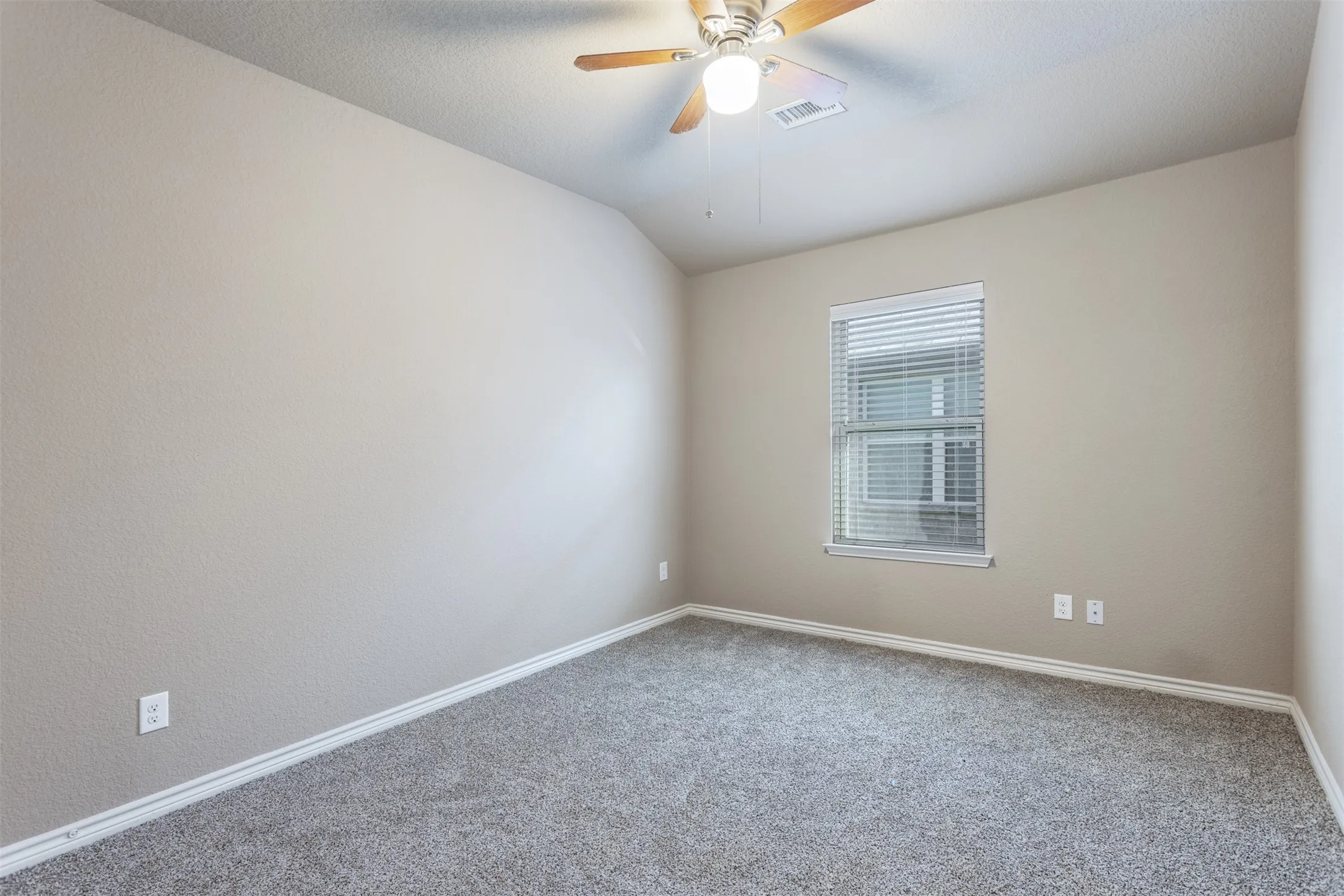Single Family Residence For Sale in Denton County , 1408 Villa Paloma Boulevard, Little Elm, Texas 75068, 4 Bedroom, 3 Bathroom, 2 Garage spaces, 2,018 Sqft, built in 2013, Preowned, mls#21138604, Real Estate Agent in Little Elm, Homes For Sale in Denton county, Homes For Sale in Little Elm, Realtor in Little Elm Texas, Real Estate Brokerage Independent Realty Texas, Luminita Cordes Realtor