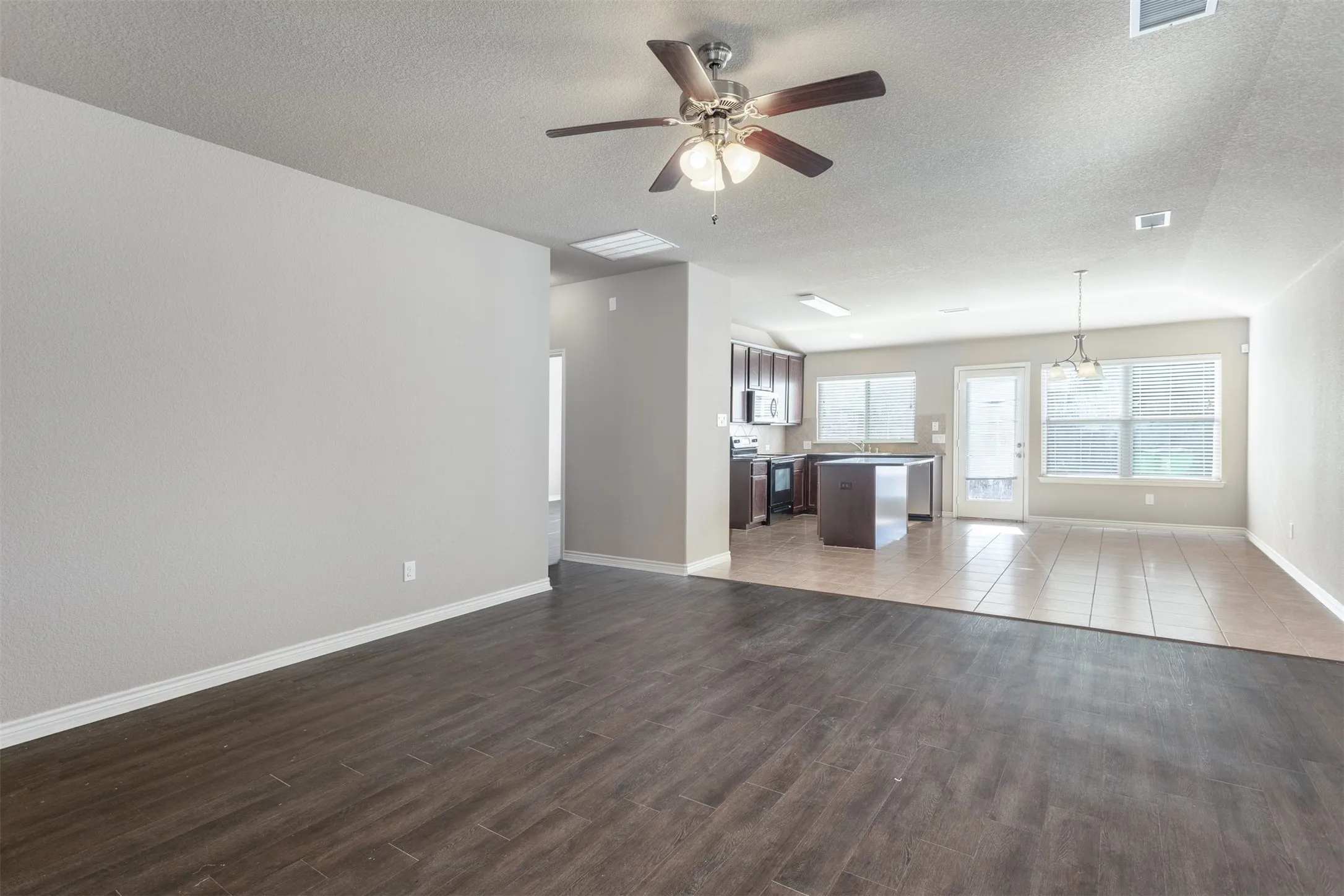 Single Family Residence For Sale in Denton County , 1408 Villa Paloma Boulevard, Little Elm, Texas 75068, 4 Bedroom, 3 Bathroom, 2 Garage spaces, 2,018 Sqft, built in 2013, Preowned, mls#21138604, Real Estate Agent in Little Elm, Homes For Sale in Denton county, Homes For Sale in Little Elm, Realtor in Little Elm Texas, Real Estate Brokerage Independent Realty Texas, Luminita Cordes Realtor