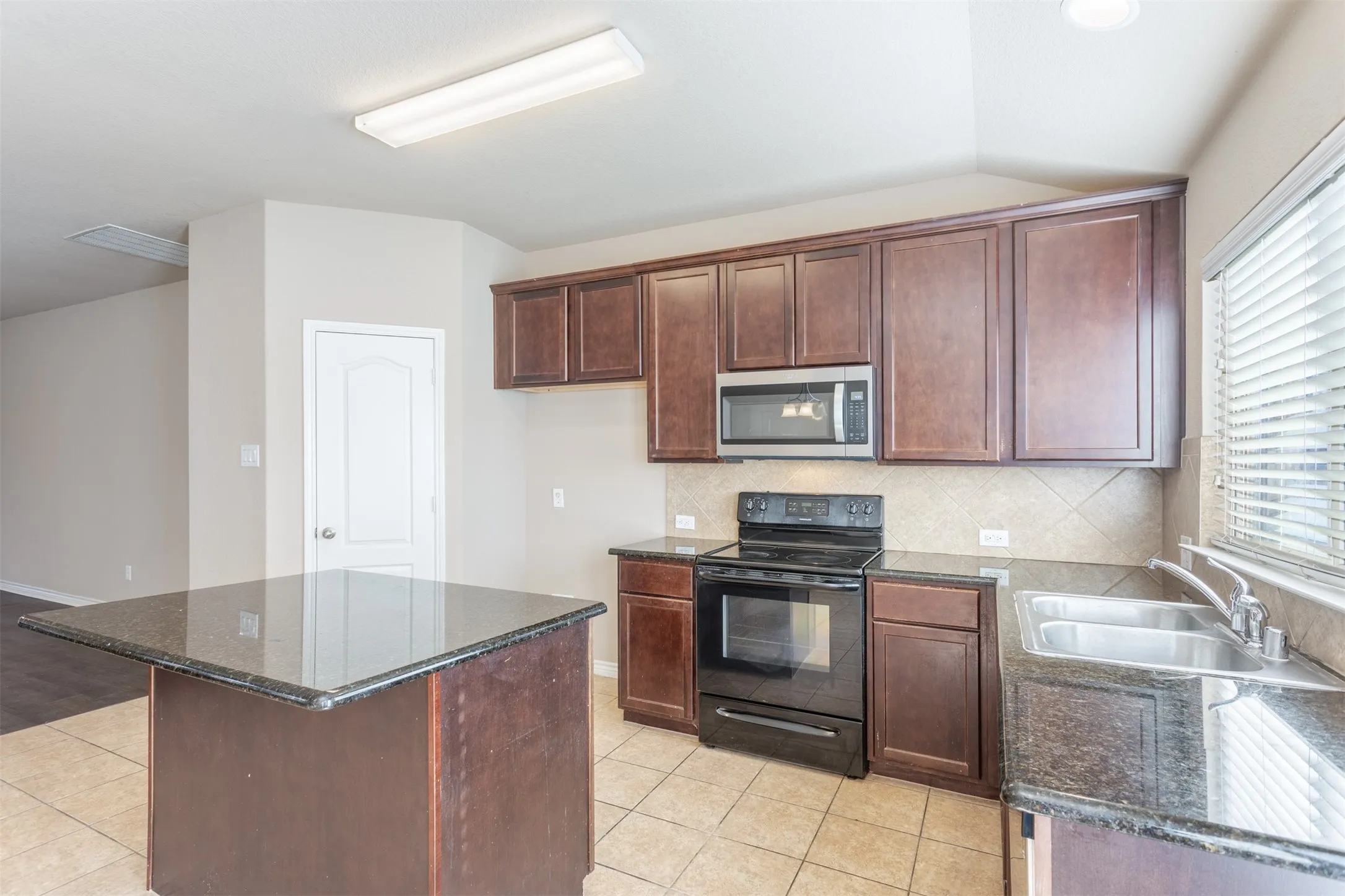 Single Family Residence For Sale in Denton County , 1408 Villa Paloma Boulevard, Little Elm, Texas 75068, 4 Bedroom, 3 Bathroom, 2 Garage spaces, 2,018 Sqft, built in 2013, Preowned, mls#21138604, Real Estate Agent in Little Elm, Homes For Sale in Denton county, Homes For Sale in Little Elm, Realtor in Little Elm Texas, Real Estate Brokerage Independent Realty Texas, Luminita Cordes Realtor