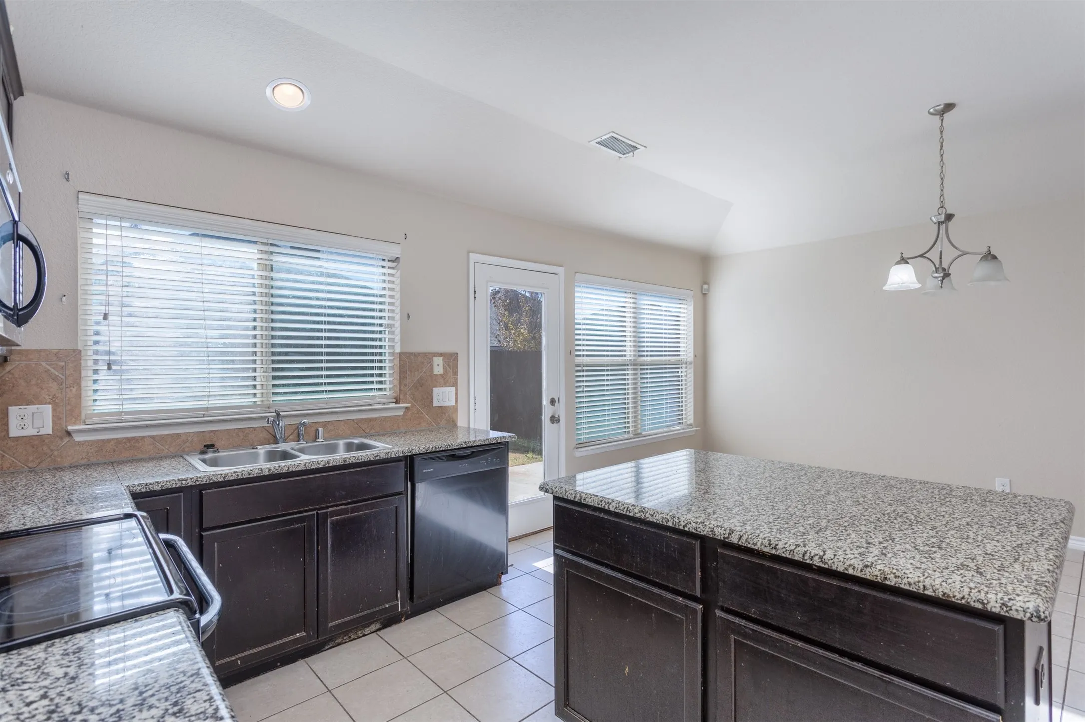 Single Family Residence For Sale in Denton County , 1308 Villa Paloma Boulevard, Little Elm, Texas 75068, 4 Bedroom, 3 Bathroom, 2 Garage spaces, 2,018 Sqft, built in 2013, Preowned, mls#21138591, Real Estate Agent in Little Elm, Homes For Sale in Denton county, Homes For Sale in Little Elm, Realtor in Little Elm Texas, Real Estate Brokerage Independent Realty Texas, Luminita Cordes Realtor