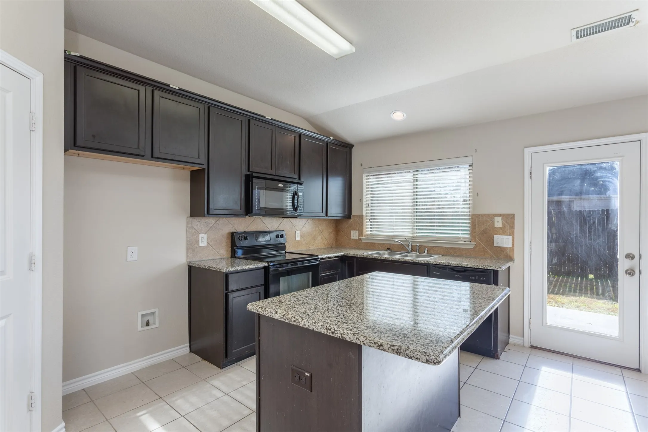 Single Family Residence For Sale in Denton County , 1308 Villa Paloma Boulevard, Little Elm, Texas 75068, 4 Bedroom, 3 Bathroom, 2 Garage spaces, 2,018 Sqft, built in 2013, Preowned, mls#21138591, Real Estate Agent in Little Elm, Homes For Sale in Denton county, Homes For Sale in Little Elm, Realtor in Little Elm Texas, Real Estate Brokerage Independent Realty Texas, Luminita Cordes Realtor