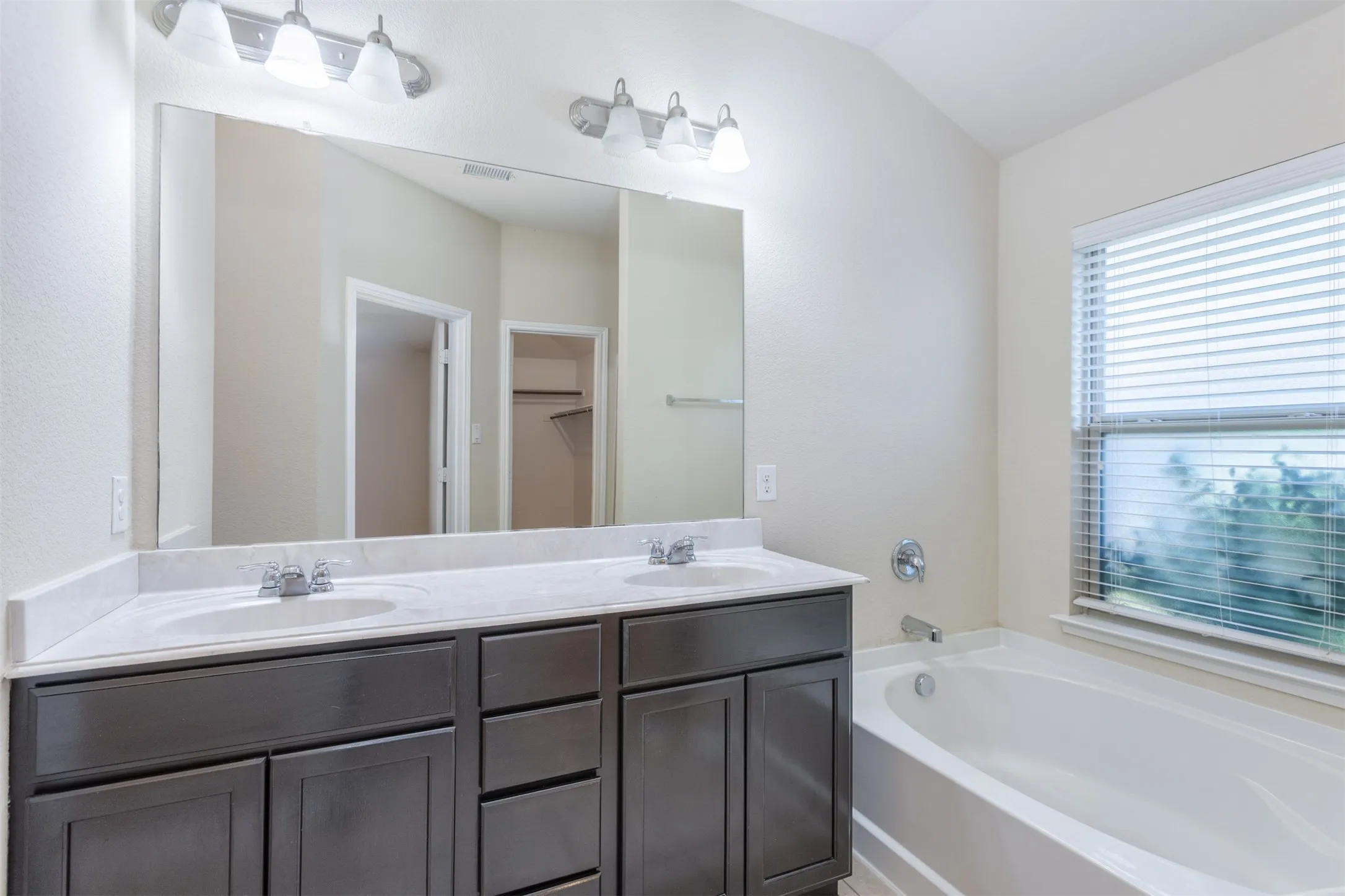 Single Family Residence For Sale in Denton County , 1308 Villa Paloma Boulevard, Little Elm, Texas 75068, 4 Bedroom, 3 Bathroom, 2 Garage spaces, 2,018 Sqft, built in 2013, Preowned, mls#21138591, Real Estate Agent in Little Elm, Homes For Sale in Denton county, Homes For Sale in Little Elm, Realtor in Little Elm Texas, Real Estate Brokerage Independent Realty Texas, Luminita Cordes Realtor