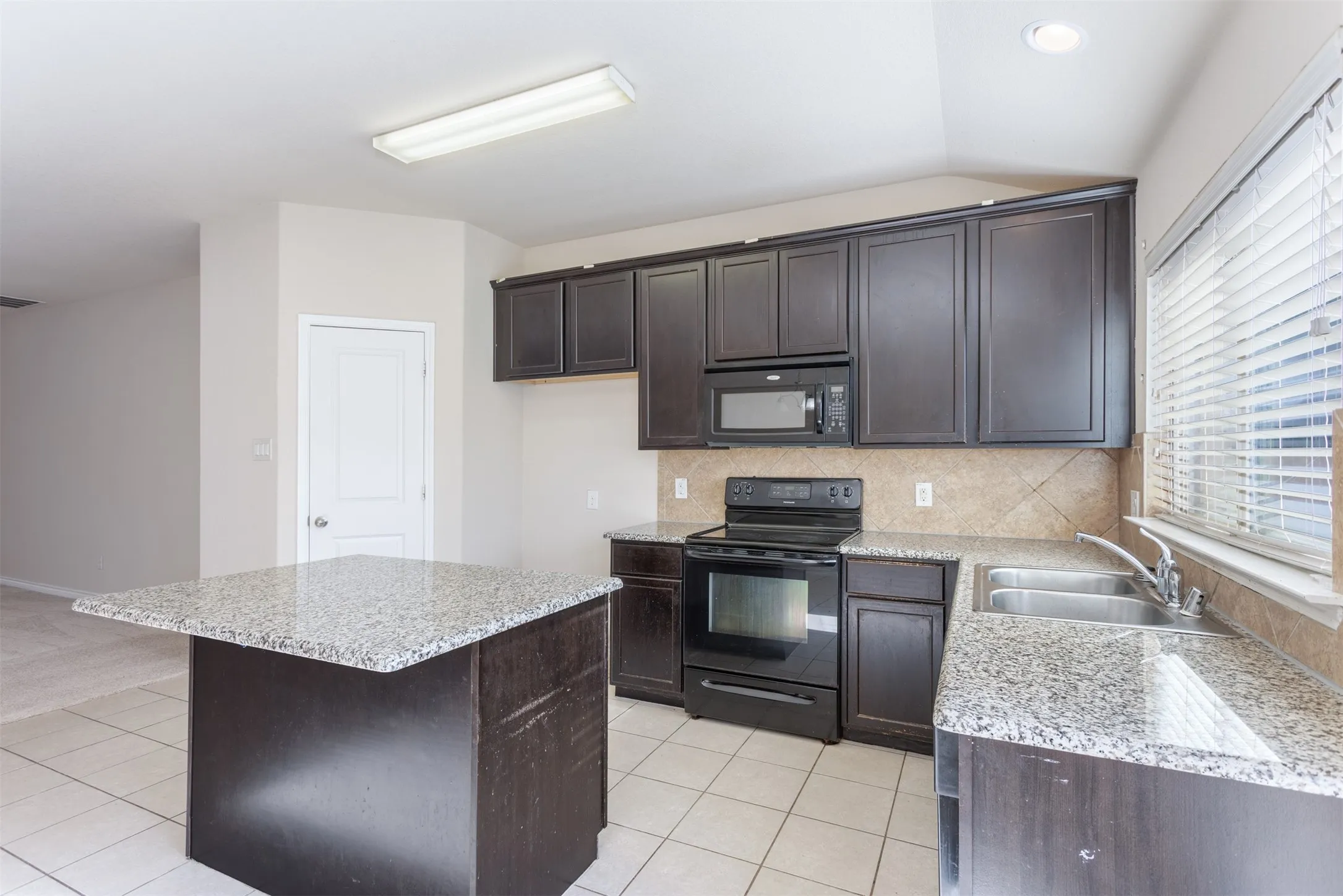 Single Family Residence For Sale in Denton County , 1308 Villa Paloma Boulevard, Little Elm, Texas 75068, 4 Bedroom, 3 Bathroom, 2 Garage spaces, 2,018 Sqft, built in 2013, Preowned, mls#21138591, Real Estate Agent in Little Elm, Homes For Sale in Denton county, Homes For Sale in Little Elm, Realtor in Little Elm Texas, Real Estate Brokerage Independent Realty Texas, Luminita Cordes Realtor