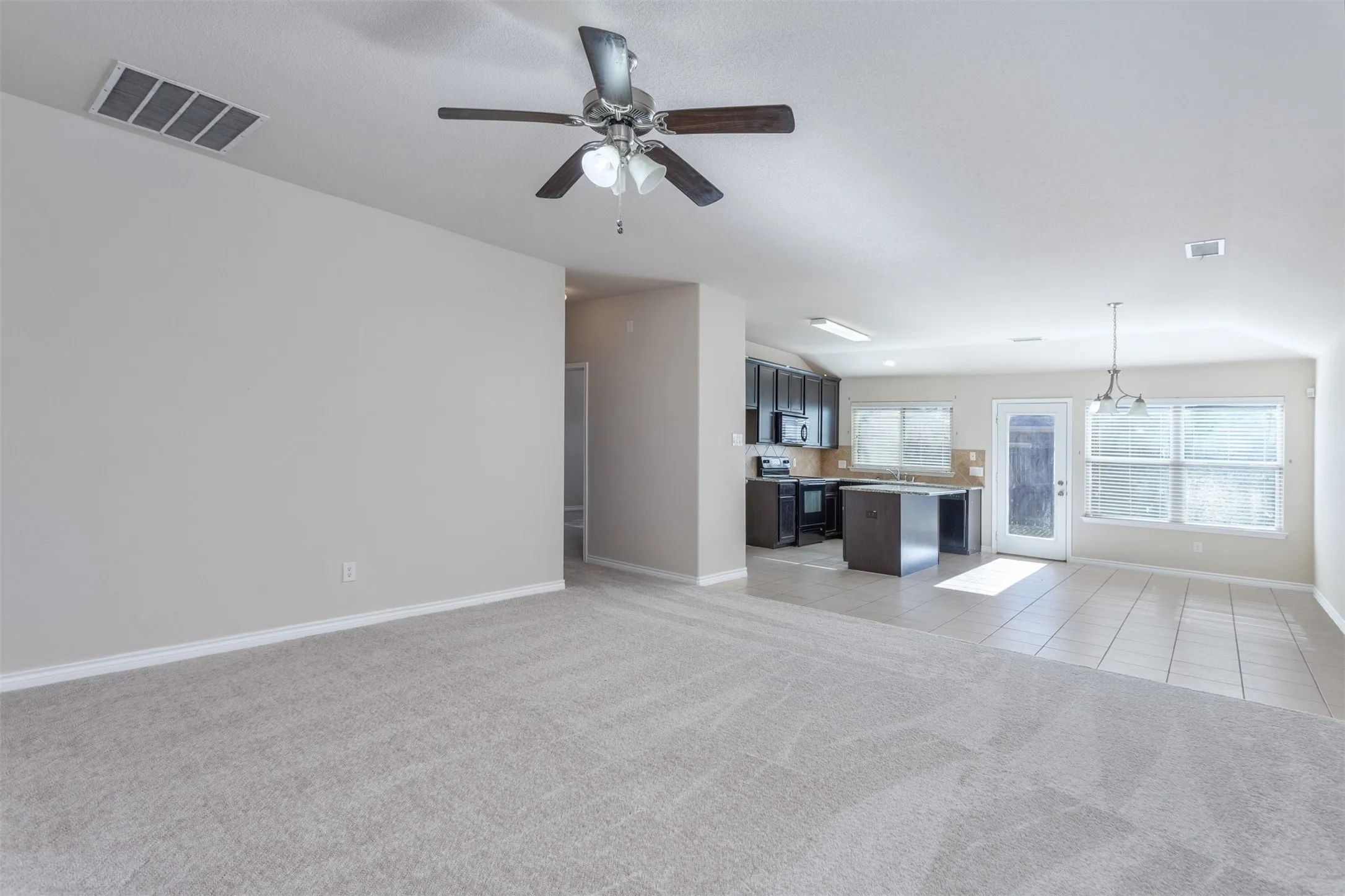 Single Family Residence For Sale in Denton County , 1308 Villa Paloma Boulevard, Little Elm, Texas 75068, 4 Bedroom, 3 Bathroom, 2 Garage spaces, 2,018 Sqft, built in 2013, Preowned, mls#21138591, Real Estate Agent in Little Elm, Homes For Sale in Denton county, Homes For Sale in Little Elm, Realtor in Little Elm Texas, Real Estate Brokerage Independent Realty Texas, Luminita Cordes Realtor