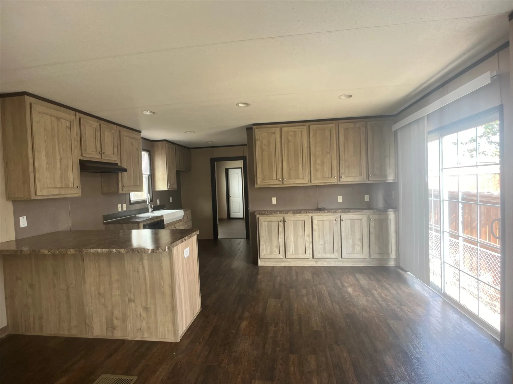 Mobile Home For Sale in Dallas County , 147 Cottonwood Lane, Wylie, Texas 75098, 2 Bedroom, 2 Bathroom, Garage spaces, 1,088 Sqft, built in 2018, mls#21138703, Real Estate Agent in Wylie, Homes For Sale in Dallas county, Homes For Sale in Wylie, Realtor in Wylie Texas, Real Estate Brokerage Independent Realty Texas, Luminita Cordes Realtor