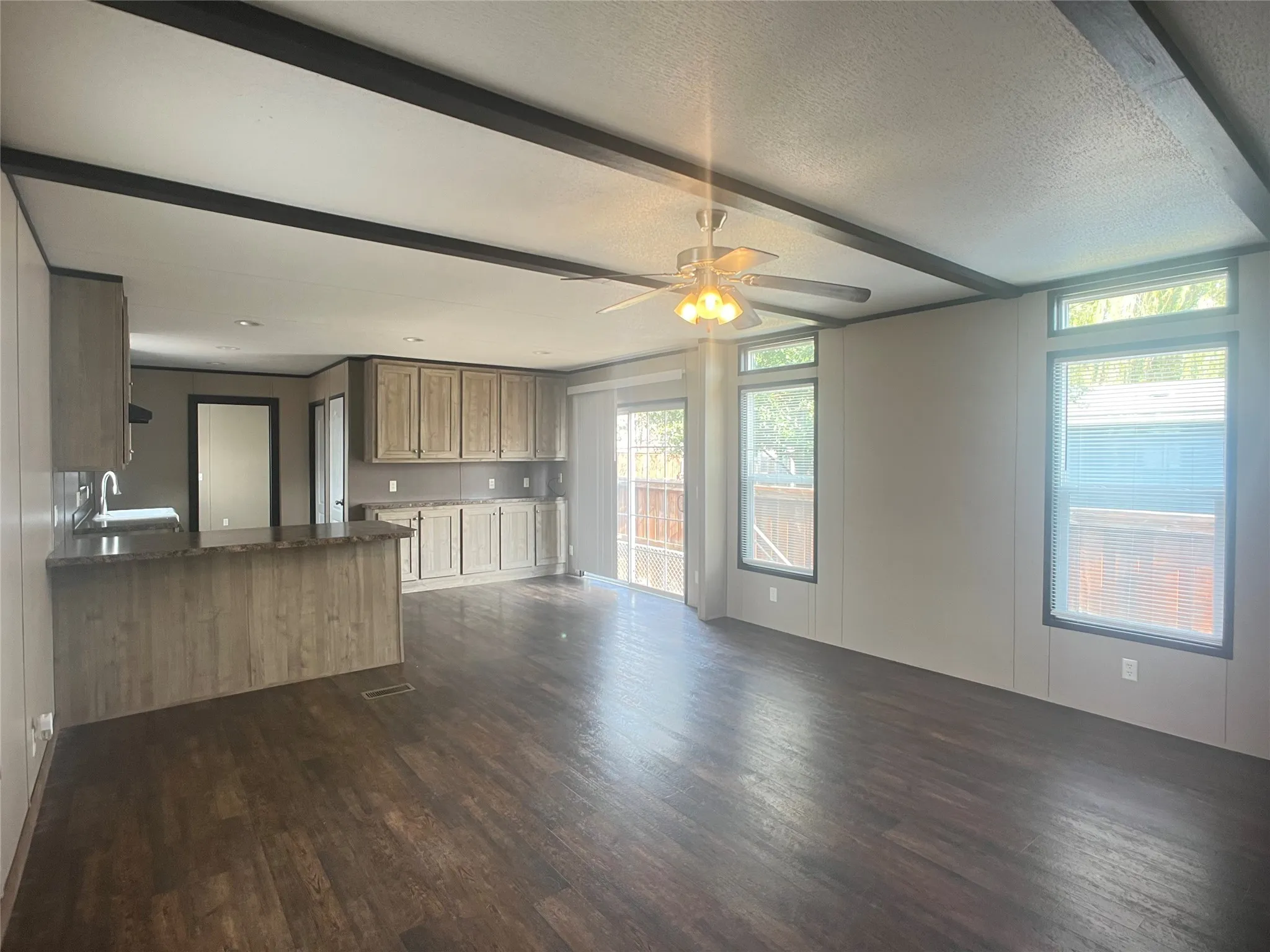Mobile Home For Sale in Dallas County , 147 Cottonwood Lane, Wylie, Texas 75098, 2 Bedroom, 2 Bathroom, Garage spaces, 1,088 Sqft, built in 2018, mls#21138703, Real Estate Agent in Wylie, Homes For Sale in Dallas county, Homes For Sale in Wylie, Realtor in Wylie Texas, Real Estate Brokerage Independent Realty Texas, Luminita Cordes Realtor