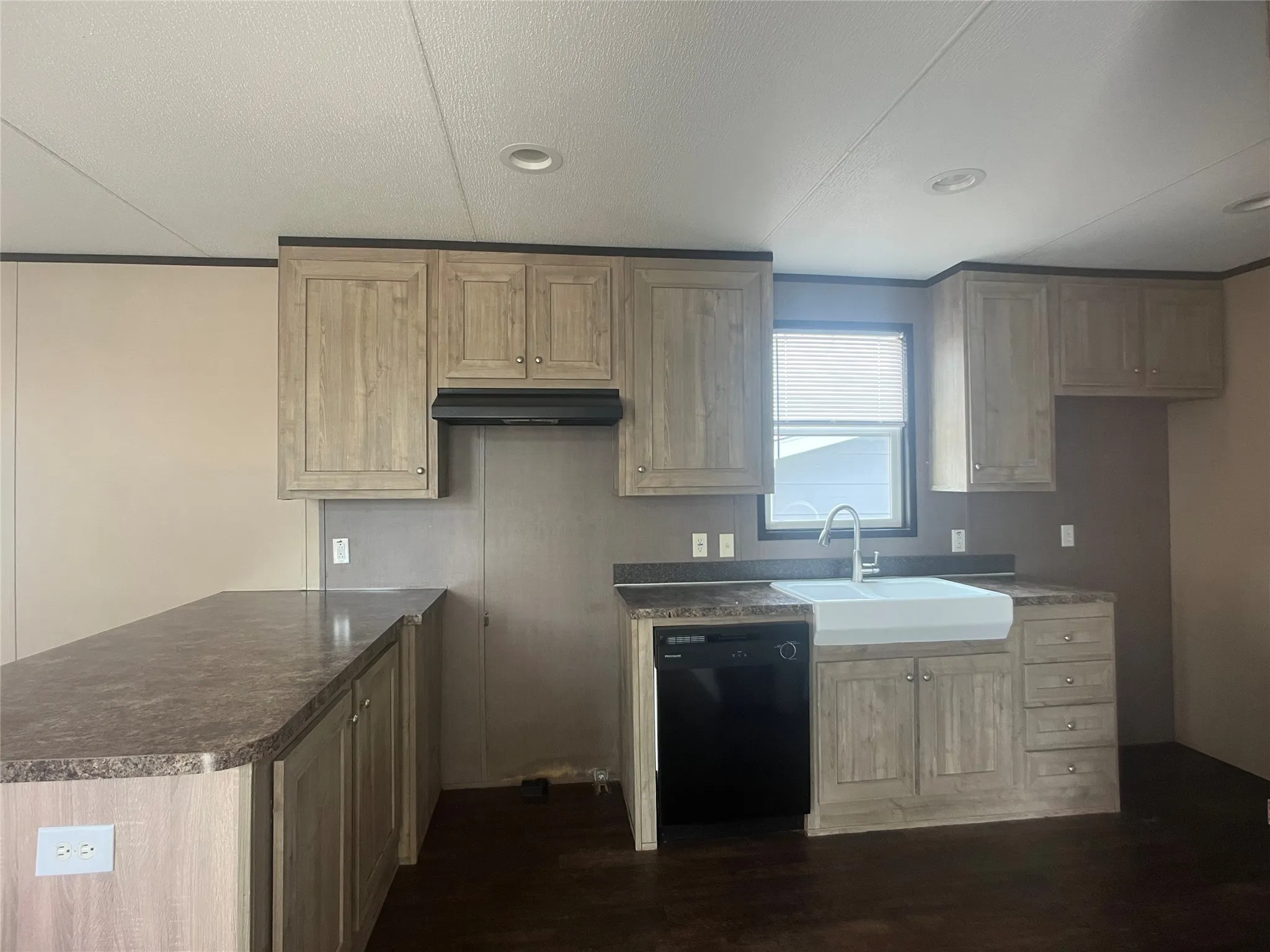 Mobile Home For Sale in Dallas County , 147 Cottonwood Lane, Wylie, Texas 75098, 2 Bedroom, 2 Bathroom, Garage spaces, 1,088 Sqft, built in 2018, mls#21138703, Real Estate Agent in Wylie, Homes For Sale in Dallas county, Homes For Sale in Wylie, Realtor in Wylie Texas, Real Estate Brokerage Independent Realty Texas, Luminita Cordes Realtor