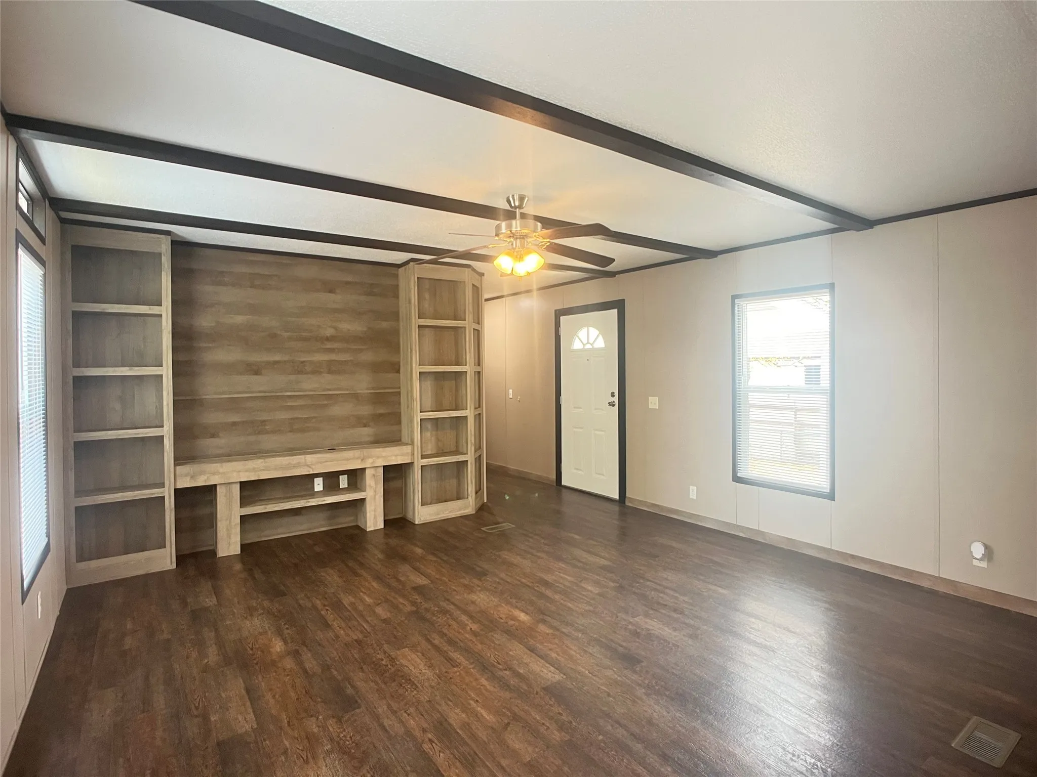 Mobile Home For Sale in Dallas County , 147 Cottonwood Lane, Wylie, Texas 75098, 2 Bedroom, 2 Bathroom, Garage spaces, 1,088 Sqft, built in 2018, mls#21138703, Real Estate Agent in Wylie, Homes For Sale in Dallas county, Homes For Sale in Wylie, Realtor in Wylie Texas, Real Estate Brokerage Independent Realty Texas, Luminita Cordes Realtor