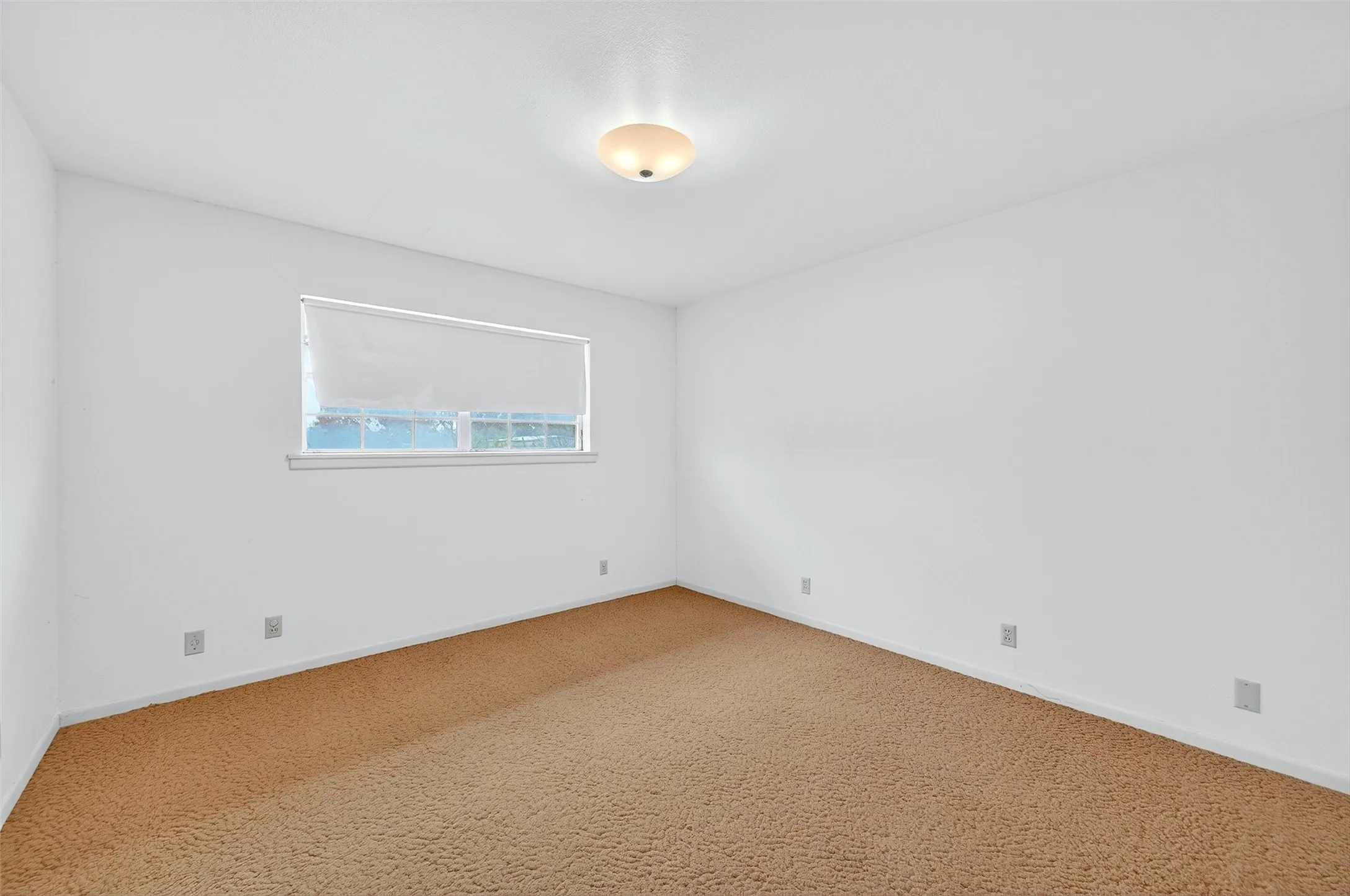 Single Family Residence For Sale in Grayson County , 3928 W Houston Street, Sherman, Texas 75092, 3 Bedroom, 2 Bathroom, 2 Garage spaces, 2,047 Sqft, built in 1966, Preowned, mls#21138554, Real Estate Agent in Sherman, Homes For Sale in Grayson county, Homes For Sale in Sherman, Realtor in Sherman Texas, Real Estate Brokerage Independent Realty Texas, Luminita Cordes Realtor