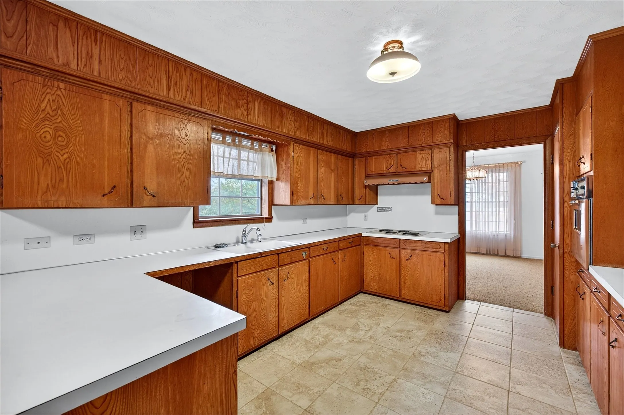 Single Family Residence For Sale in Grayson County , 3928 W Houston Street, Sherman, Texas 75092, 3 Bedroom, 2 Bathroom, 2 Garage spaces, 2,047 Sqft, built in 1966, Preowned, mls#21138554, Real Estate Agent in Sherman, Homes For Sale in Grayson county, Homes For Sale in Sherman, Realtor in Sherman Texas, Real Estate Brokerage Independent Realty Texas, Luminita Cordes Realtor