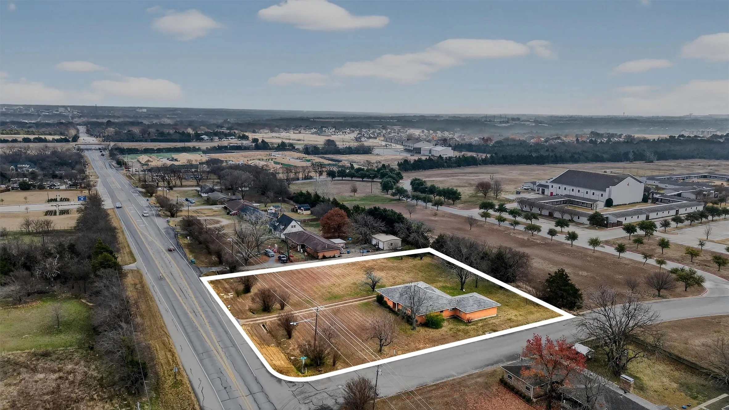 Single Family Residence For Sale in Grayson County , 3928 W Houston Street, Sherman, Texas 75092, 3 Bedroom, 2 Bathroom, 2 Garage spaces, 2,047 Sqft, built in 1966, Preowned, mls#21138554, Real Estate Agent in Sherman, Homes For Sale in Grayson county, Homes For Sale in Sherman, Realtor in Sherman Texas, Real Estate Brokerage Independent Realty Texas, Luminita Cordes Realtor