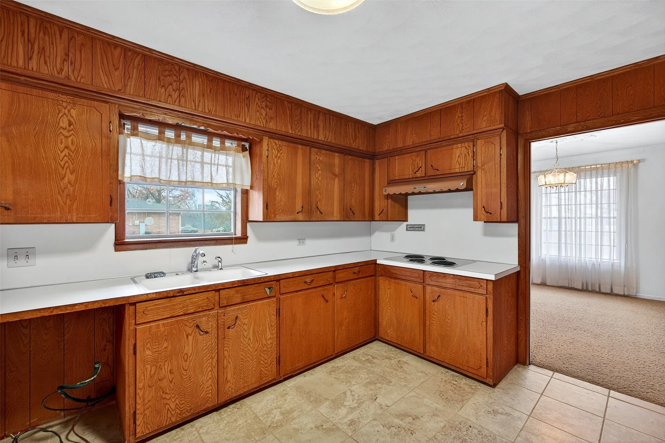 Single Family Residence For Sale in Grayson County , 3928 W Houston Street, Sherman, Texas 75092, 3 Bedroom, 2 Bathroom, 2 Garage spaces, 2,047 Sqft, built in 1966, Preowned, mls#21138554, Real Estate Agent in Sherman, Homes For Sale in Grayson county, Homes For Sale in Sherman, Realtor in Sherman Texas, Real Estate Brokerage Independent Realty Texas, Luminita Cordes Realtor
