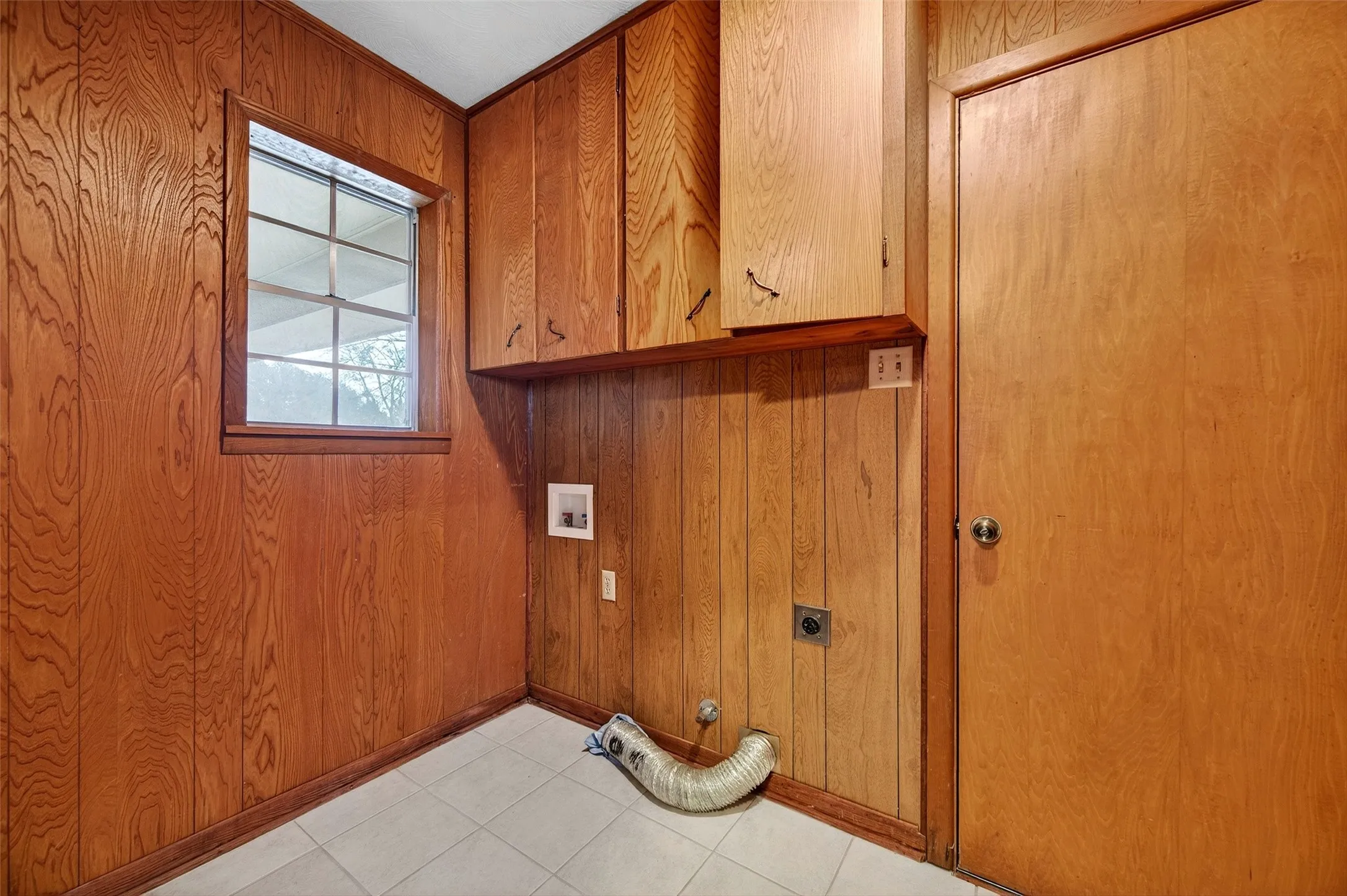Single Family Residence For Sale in Grayson County , 3928 W Houston Street, Sherman, Texas 75092, 3 Bedroom, 2 Bathroom, 2 Garage spaces, 2,047 Sqft, built in 1966, Preowned, mls#21138554, Real Estate Agent in Sherman, Homes For Sale in Grayson county, Homes For Sale in Sherman, Realtor in Sherman Texas, Real Estate Brokerage Independent Realty Texas, Luminita Cordes Realtor