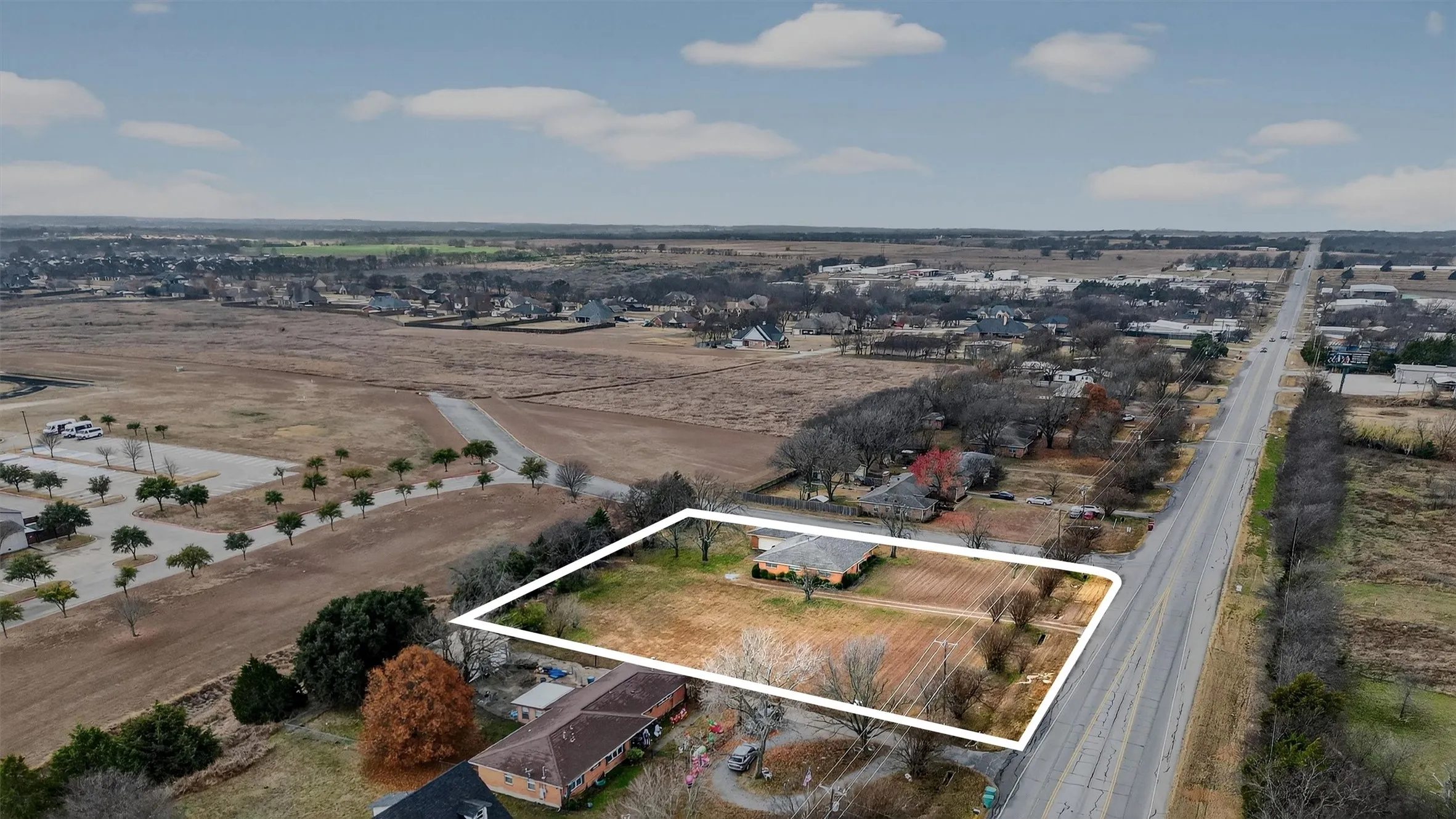 Single Family Residence For Sale in Grayson County , 3928 W Houston Street, Sherman, Texas 75092, 3 Bedroom, 2 Bathroom, 2 Garage spaces, 2,047 Sqft, built in 1966, Preowned, mls#21138554, Real Estate Agent in Sherman, Homes For Sale in Grayson county, Homes For Sale in Sherman, Realtor in Sherman Texas, Real Estate Brokerage Independent Realty Texas, Luminita Cordes Realtor
