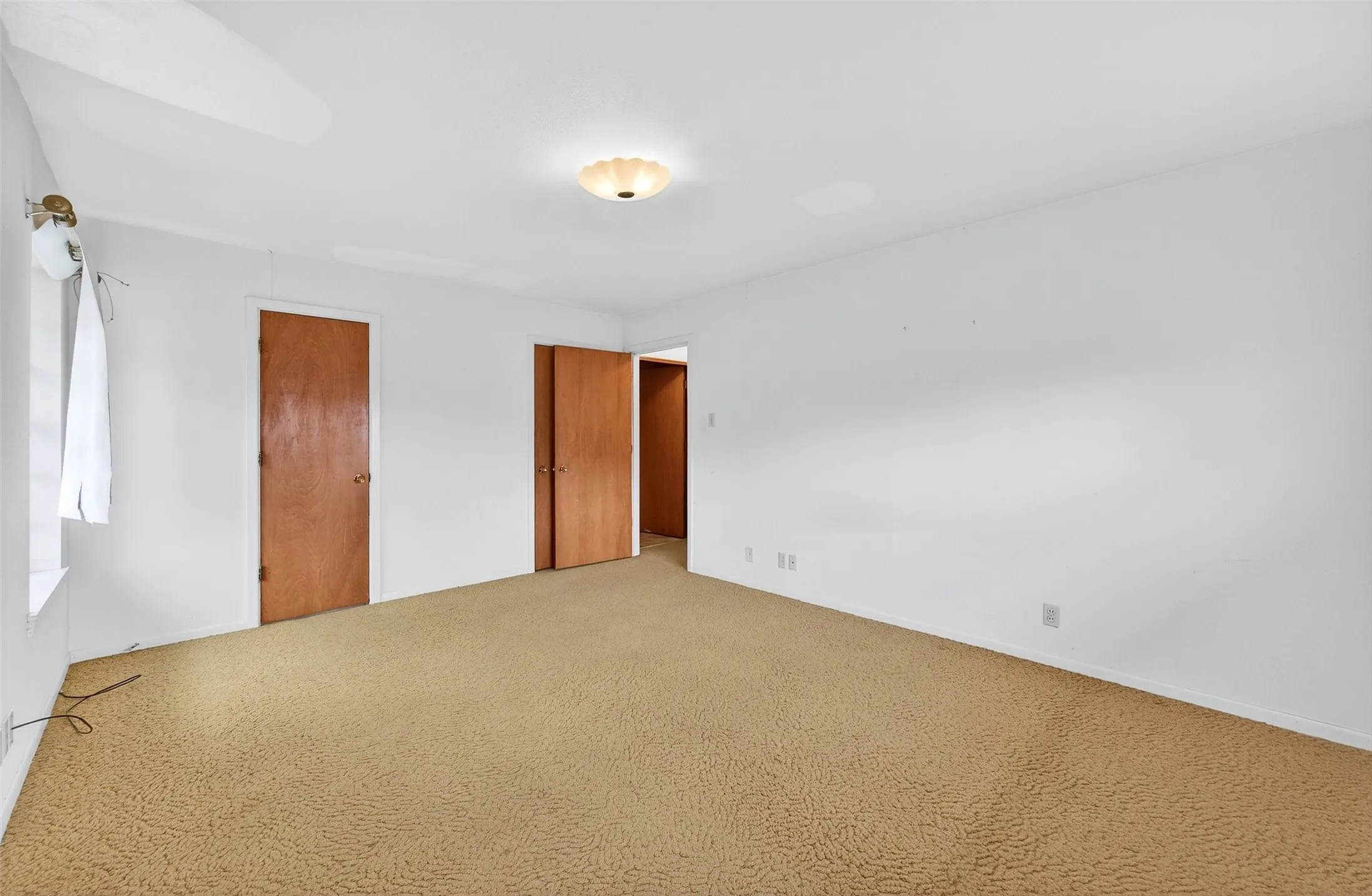 Single Family Residence For Sale in Grayson County , 3928 W Houston Street, Sherman, Texas 75092, 3 Bedroom, 2 Bathroom, 2 Garage spaces, 2,047 Sqft, built in 1966, Preowned, mls#21138554, Real Estate Agent in Sherman, Homes For Sale in Grayson county, Homes For Sale in Sherman, Realtor in Sherman Texas, Real Estate Brokerage Independent Realty Texas, Luminita Cordes Realtor