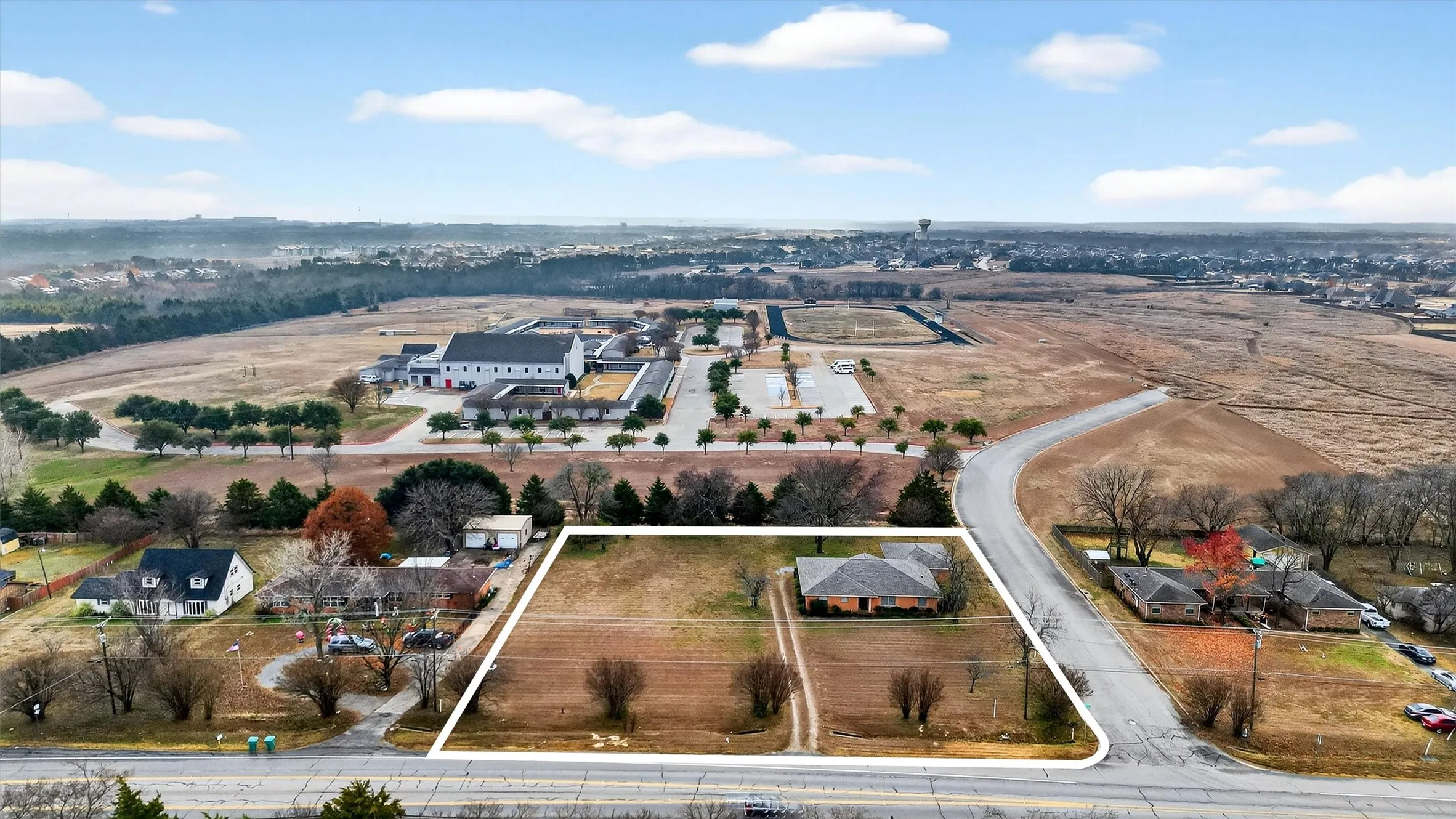 Single Family Residence For Sale in Grayson County , 3928 W Houston Street, Sherman, Texas 75092, 3 Bedroom, 2 Bathroom, 2 Garage spaces, 2,047 Sqft, built in 1966, Preowned, mls#21138554, Real Estate Agent in Sherman, Homes For Sale in Grayson county, Homes For Sale in Sherman, Realtor in Sherman Texas, Real Estate Brokerage Independent Realty Texas, Luminita Cordes Realtor