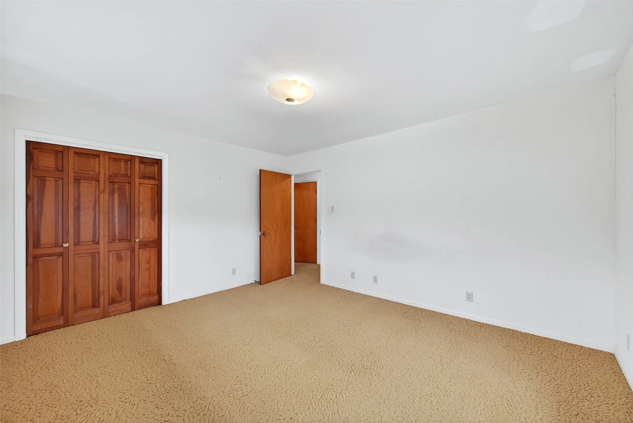 Single Family Residence For Sale in Grayson County , 3928 W Houston Street, Sherman, Texas 75092, 3 Bedroom, 2 Bathroom, 2 Garage spaces, 2,047 Sqft, built in 1966, Preowned, mls#21138554, Real Estate Agent in Sherman, Homes For Sale in Grayson county, Homes For Sale in Sherman, Realtor in Sherman Texas, Real Estate Brokerage Independent Realty Texas, Luminita Cordes Realtor