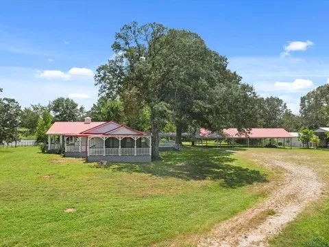 Mobile Home For Sale in Upshur County , 429 Private Road 3398, Big Sandy, Texas 75575, 3 Bedroom, 2 Bathroom, Garage spaces, 2,360 Sqft, built in 2000, Preowned, mls#21138747, Real Estate Agent in Big Sandy, Homes For Sale in Upshur county, Homes For Sale in Big Sandy, Realtor in Big Sandy Texas, Real Estate Brokerage Independent Realty Texas, Luminita Cordes Realtor