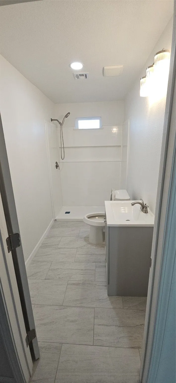 Single Family Residence For Sale in Mc Lennan County , 2110 N 06th Street, Waco, Texas 76708, 3 Bedroom, 2 Bathroom, 1 Garage spaces, 2,036 Sqft, built in 1989, mls#21138881, Real Estate Agent in Waco, Homes For Sale in Mc Lennan county, Homes For Sale in Waco, Realtor in Waco Texas, Real Estate Brokerage Independent Realty Texas, Luminita Cordes Realtor