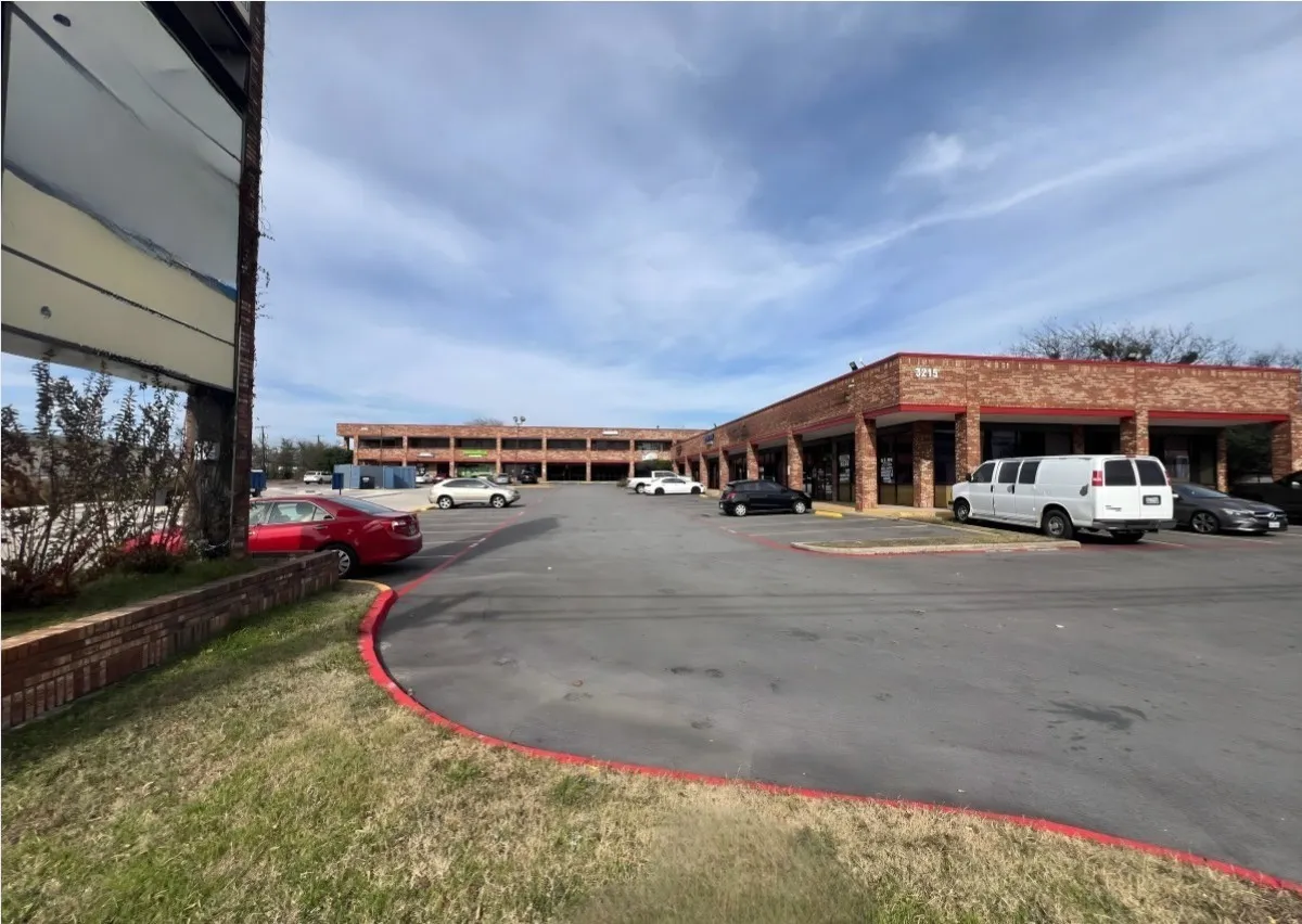 Retail For Rent in Dallas County , 3215 W Pleasant Run Road 200, Lancaster, Texas 75146, 0, 0, Garage spaces, 0 Sqft, built in 1985, Preowned, Price $11,095, mls#21138932, Real Estate Agent in Lancaster, Homes For Rent in Dallas county, Homes For Rent in Lancaster, Realtor in Lancaster Texas, Real Estate Brokerage Independent Realty Texas, Luminita Cordes Realtor