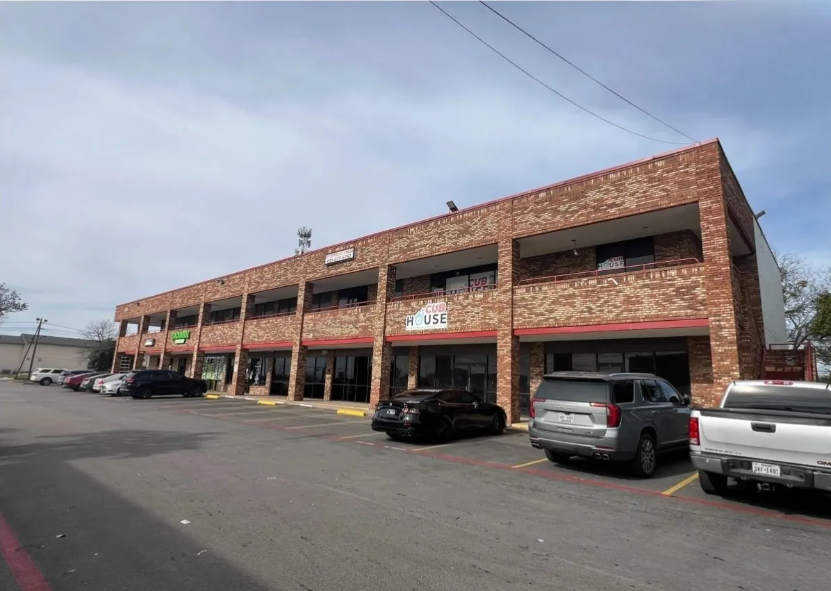 Retail For Rent in Dallas County , 3215 W Pleasant Run Road 200, Lancaster, Texas 75146, 0, 0, Garage spaces, 0 Sqft, built in 1985, Preowned, Price $11,095, mls#21138932, Real Estate Agent in Lancaster, Homes For Rent in Dallas county, Homes For Rent in Lancaster, Realtor in Lancaster Texas, Real Estate Brokerage Independent Realty Texas, Luminita Cordes Realtor