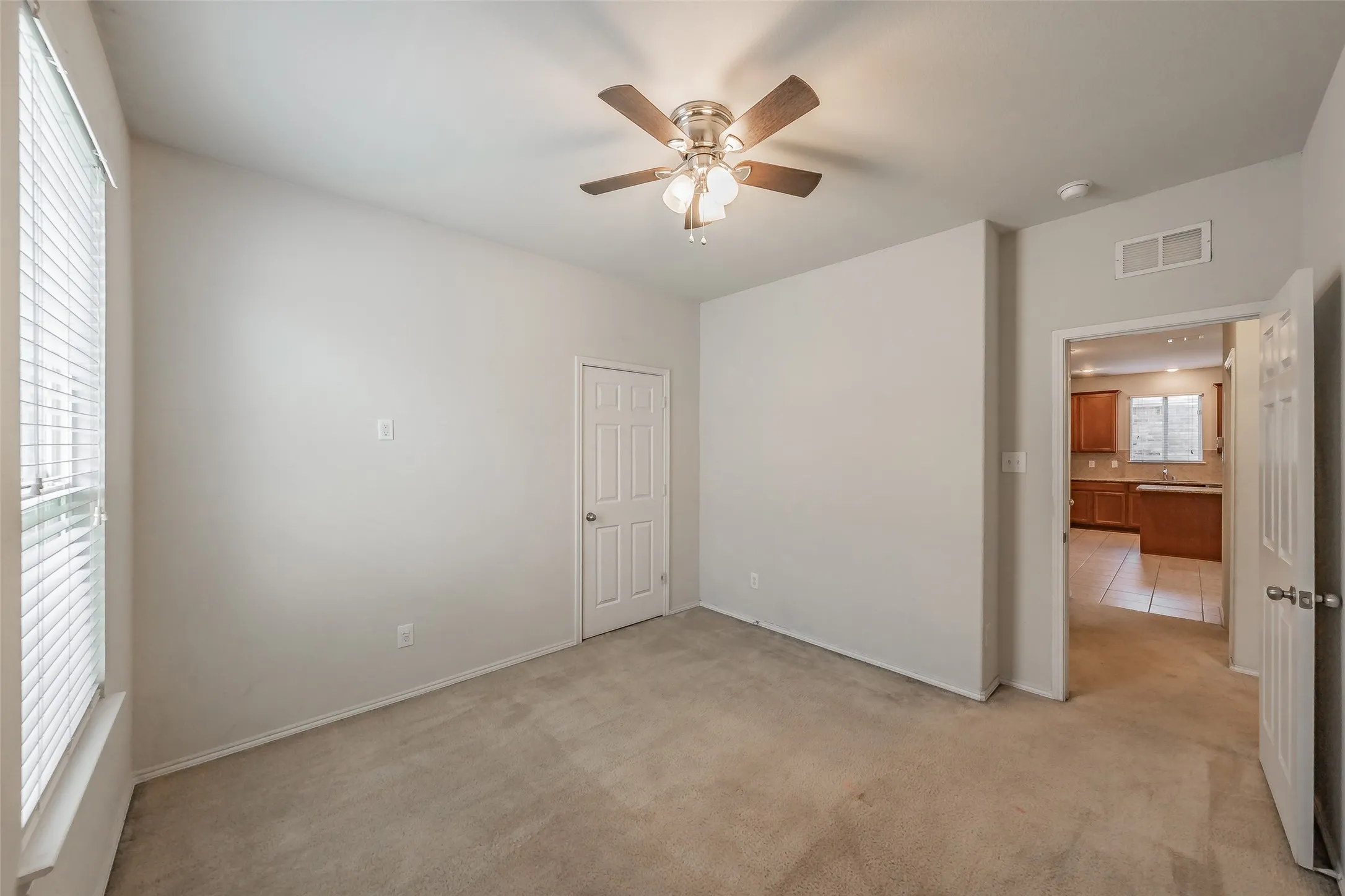 Single Family Residence For Sale in Tarrant County , 321 Mariscal Place, Fort Worth, Texas 76131, 3 Bedroom, 2 Bathroom, 2 Garage spaces, 1,948 Sqft, built in 2015, mls#21139058, Real Estate Agent in Fort Worth, Homes For Sale in Tarrant county, Homes For Sale in Fort Worth, Realtor in Fort Worth Texas, Real Estate Brokerage Independent Realty Texas, Luminita Cordes Realtor