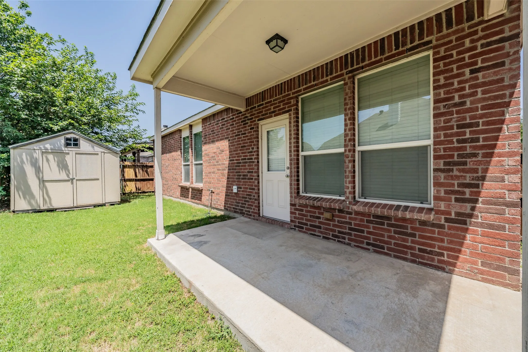 Single Family Residence For Sale in Tarrant County , 321 Mariscal Place, Fort Worth, Texas 76131, 3 Bedroom, 2 Bathroom, 2 Garage spaces, 1,948 Sqft, built in 2015, mls#21139058, Real Estate Agent in Fort Worth, Homes For Sale in Tarrant county, Homes For Sale in Fort Worth, Realtor in Fort Worth Texas, Real Estate Brokerage Independent Realty Texas, Luminita Cordes Realtor