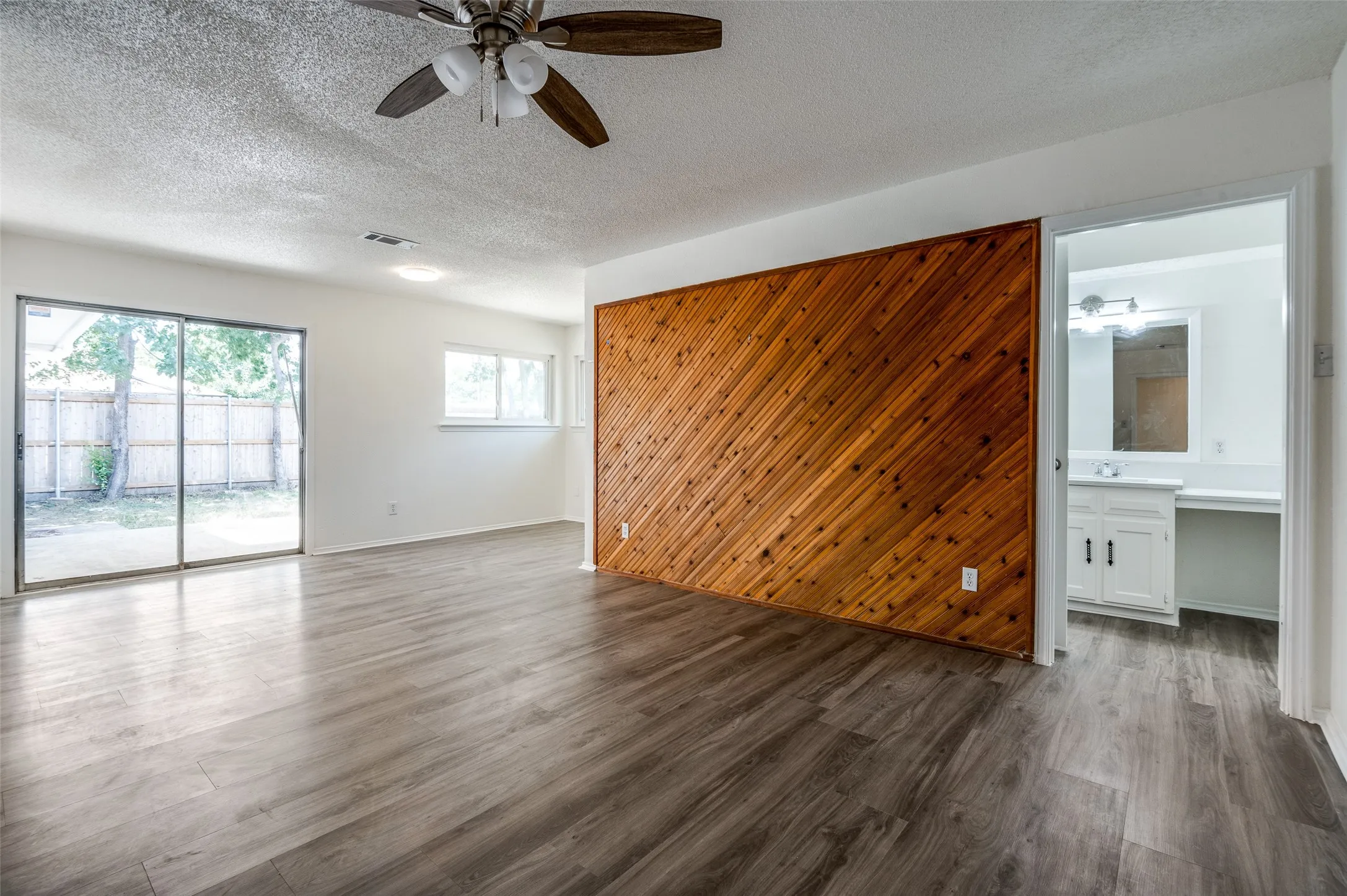 Single Family Residence For Sale in Denton County , 1902 Pat Ln, Carrollton, Texas 75006, 3 Bedrooms, 2 Bathrooms, 2 Garage spaces, 1,859 Sqft, built in 1974, Price $385,000, mls#21139109, Real Estate Agent in Carrollton, Homes For Sale in Denton county, Homes For Sale in Carrollton, Realtor in Carrollton Texas, Real Estate Brokerage Independent Realty Texas, Luminita Cordes Realtor