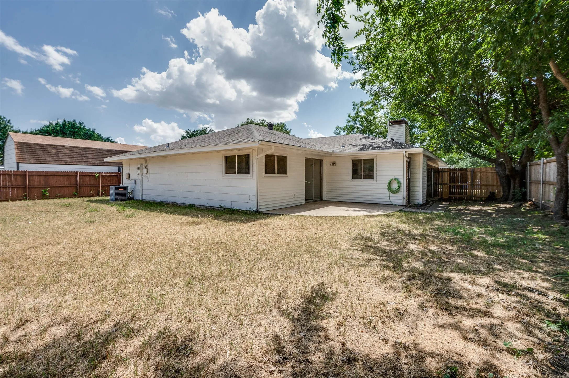 Single Family Residence For Sale in Denton County , 1902 Pat Ln, Carrollton, Texas 75006, 3 Bedrooms, 2 Bathrooms, 2 Garage spaces, 1,859 Sqft, built in 1974, Price $385,000, mls#21139109, Real Estate Agent in Carrollton, Homes For Sale in Denton county, Homes For Sale in Carrollton, Realtor in Carrollton Texas, Real Estate Brokerage Independent Realty Texas, Luminita Cordes Realtor