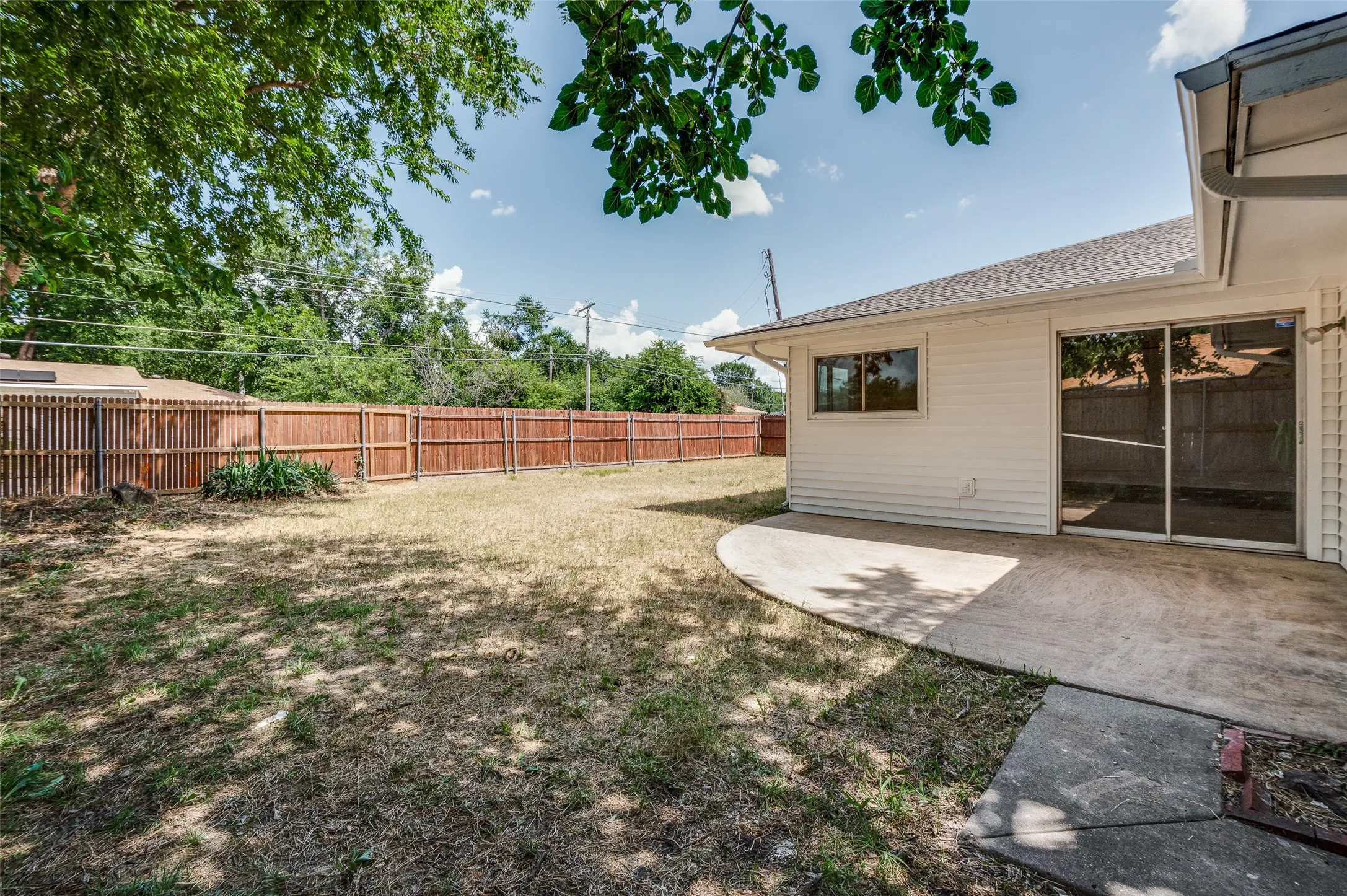 Single Family Residence For Sale in Denton County , 1902 Pat Ln, Carrollton, Texas 75006, 3 Bedrooms, 2 Bathrooms, 2 Garage spaces, 1,859 Sqft, built in 1974, Price $385,000, mls#21139109, Real Estate Agent in Carrollton, Homes For Sale in Denton county, Homes For Sale in Carrollton, Realtor in Carrollton Texas, Real Estate Brokerage Independent Realty Texas, Luminita Cordes Realtor
