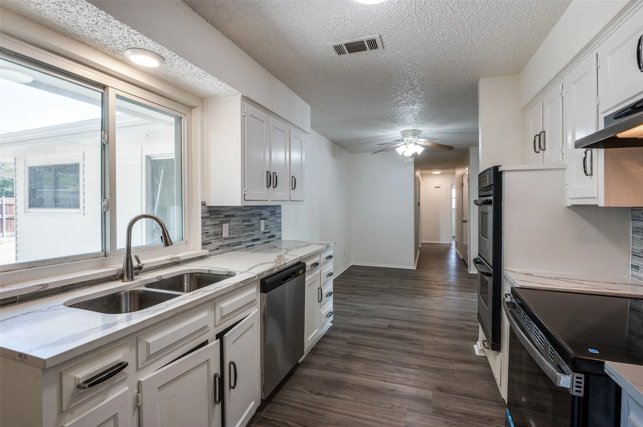 Single Family Residence For Sale in Denton County , 1902 Pat Ln, Carrollton, Texas 75006, 3 Bedrooms, 2 Bathrooms, 2 Garage spaces, 1,859 Sqft, built in 1974, Price $385,000, mls#21139109, Real Estate Agent in Carrollton, Homes For Sale in Denton county, Homes For Sale in Carrollton, Realtor in Carrollton Texas, Real Estate Brokerage Independent Realty Texas, Luminita Cordes Realtor