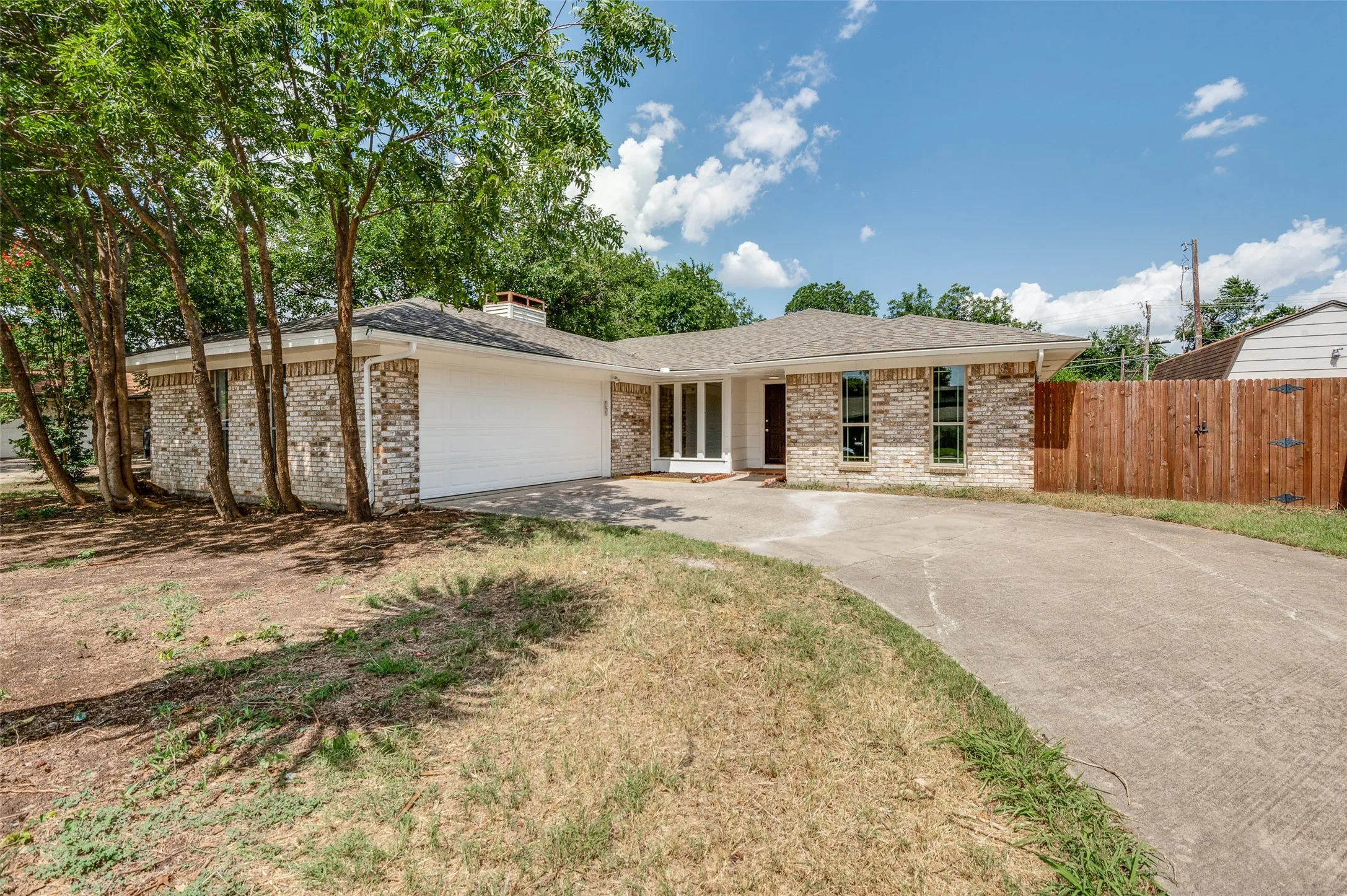 Single Family Residence For Sale in Denton County , 1902 Pat Ln, Carrollton, Texas 75006, 3 Bedrooms, 2 Bathrooms, 2 Garage spaces, 1,859 Sqft, built in 1974, Price $385,000, mls#21139109, Real Estate Agent in Carrollton, Homes For Sale in Denton county, Homes For Sale in Carrollton, Realtor in Carrollton Texas, Real Estate Brokerage Independent Realty Texas, Luminita Cordes Realtor