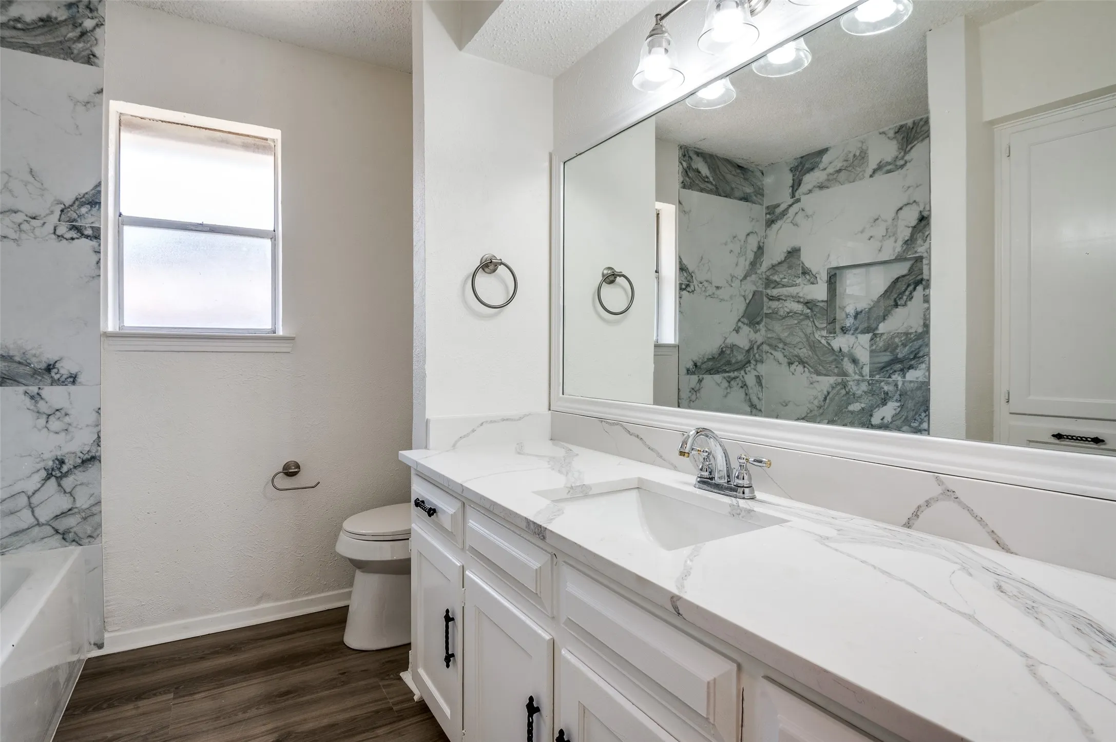 Single Family Residence For Sale in Denton County , 1902 Pat Ln, Carrollton, Texas 75006, 3 Bedrooms, 2 Bathrooms, 2 Garage spaces, 1,859 Sqft, built in 1974, Price $385,000, mls#21139109, Real Estate Agent in Carrollton, Homes For Sale in Denton county, Homes For Sale in Carrollton, Realtor in Carrollton Texas, Real Estate Brokerage Independent Realty Texas, Luminita Cordes Realtor
