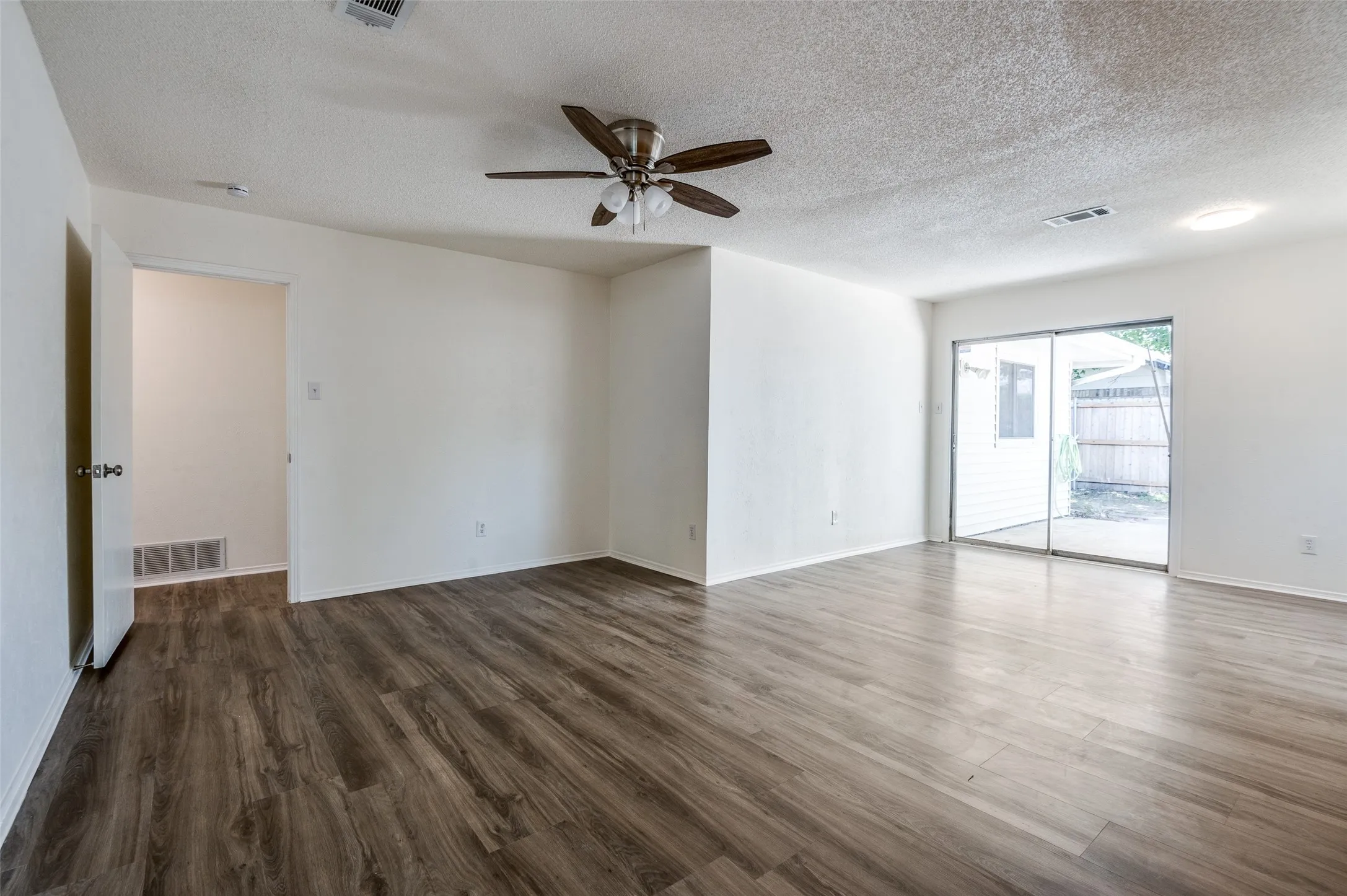 Single Family Residence For Sale in Denton County , 1902 Pat Ln, Carrollton, Texas 75006, 3 Bedrooms, 2 Bathrooms, 2 Garage spaces, 1,859 Sqft, built in 1974, Price $385,000, mls#21139109, Real Estate Agent in Carrollton, Homes For Sale in Denton county, Homes For Sale in Carrollton, Realtor in Carrollton Texas, Real Estate Brokerage Independent Realty Texas, Luminita Cordes Realtor